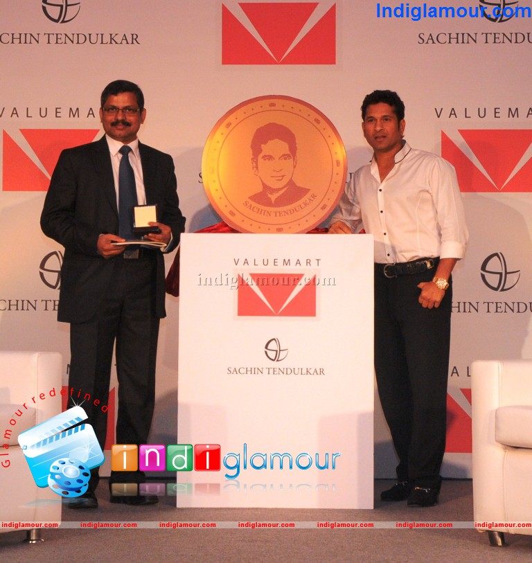 Sachin Tendulkar Unveils Limited Edition Gold Coins Collection Valuemart Event hd photo