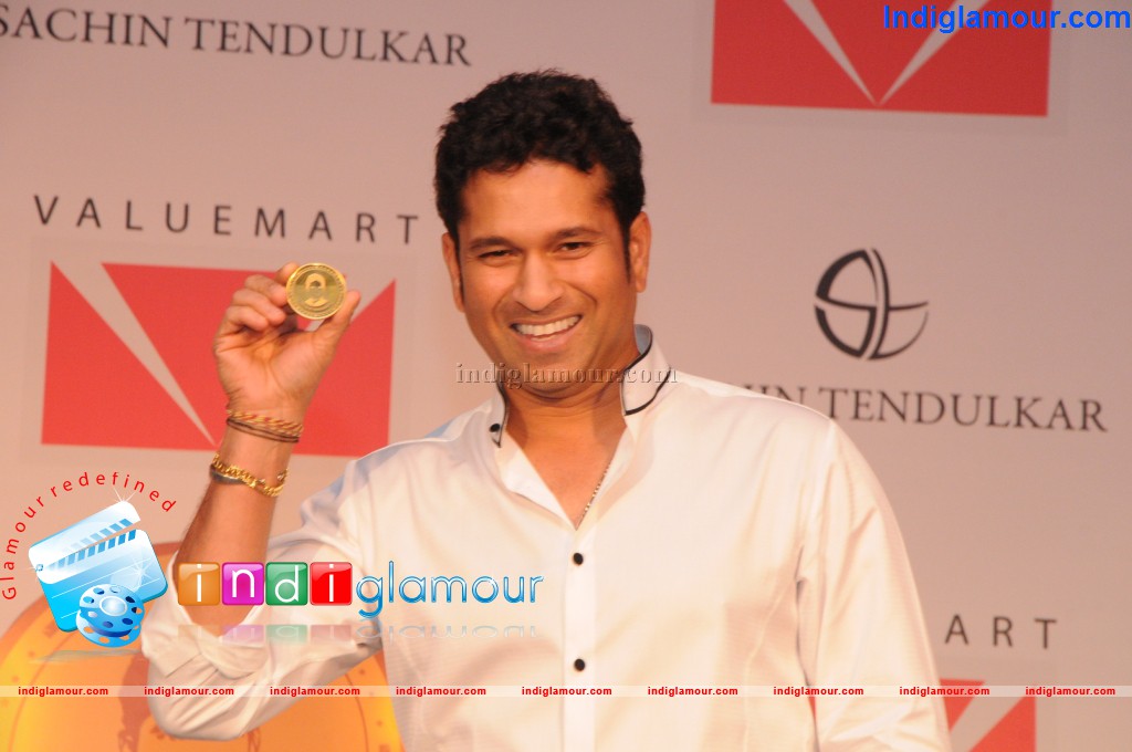 Sachin Tendulkar Unveils Limited Edition Gold Coins Collection Valuemart Event hd photo