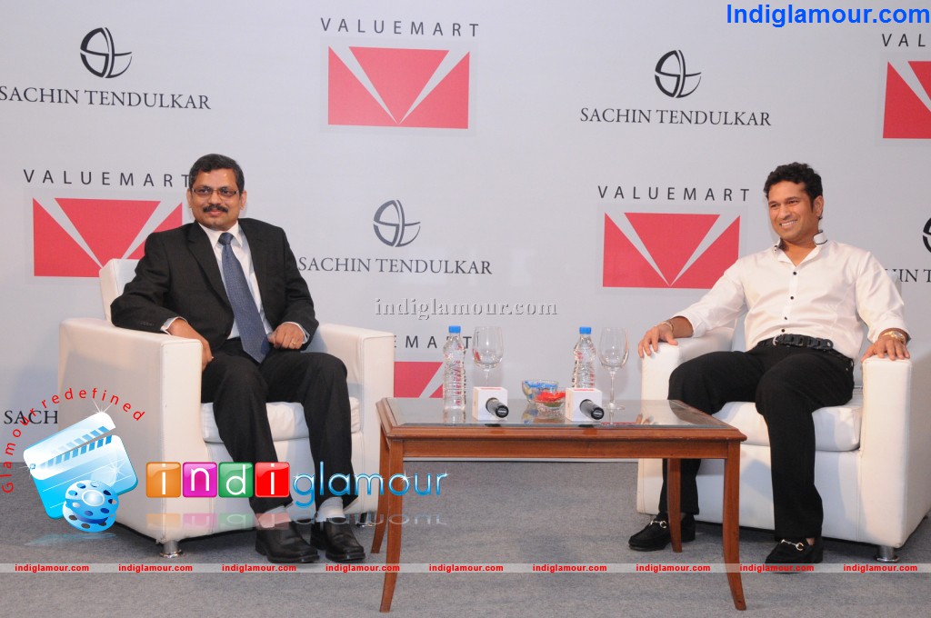 Sachin Tendulkar Unveils Limited Edition Gold Coins Collection Valuemart Event hd photo