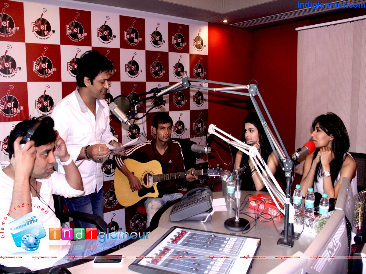 Singer Ravi Tripathi on Fever 104 FM Event hd photo