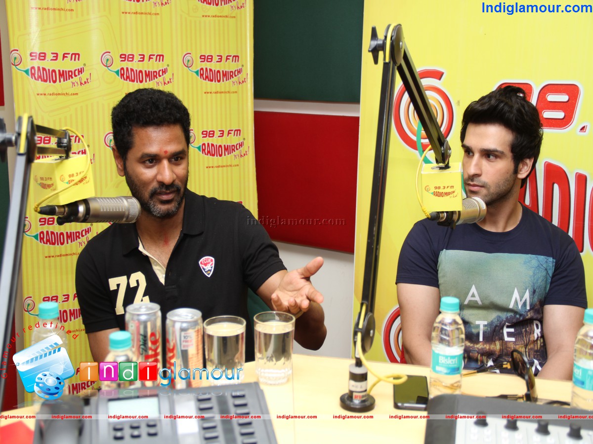 Star Cast of Ramaiya Vastavaiya at Radio Mirchi Mumbai Studio for Movie Promotion Event hd photo