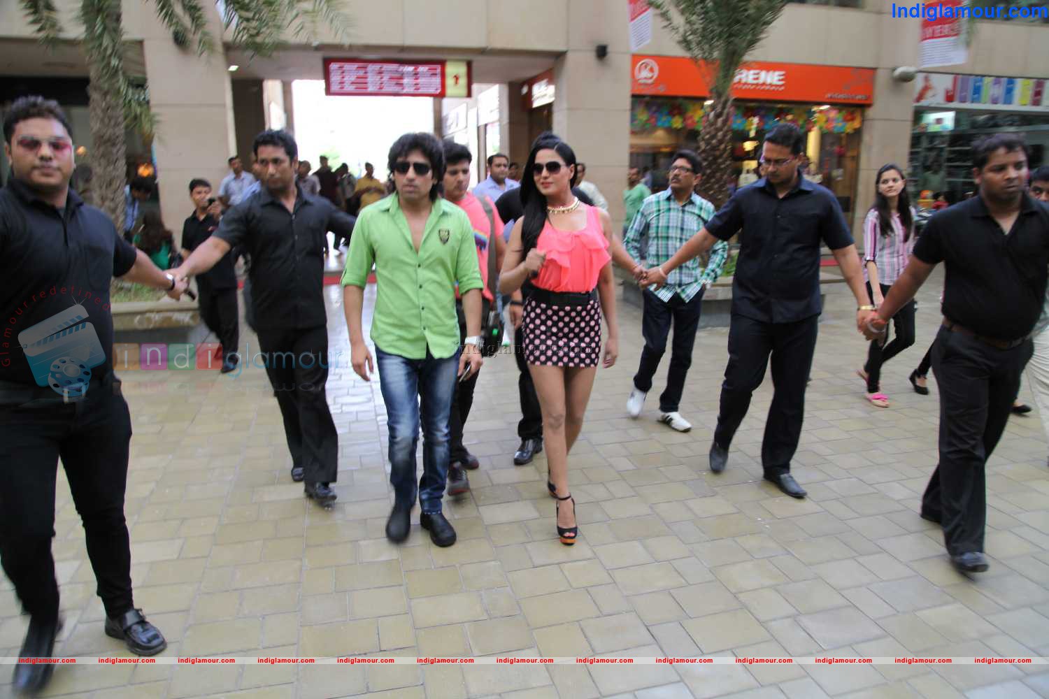 Veena Malik Rocks Kolkata The City of Joy Event hd photo