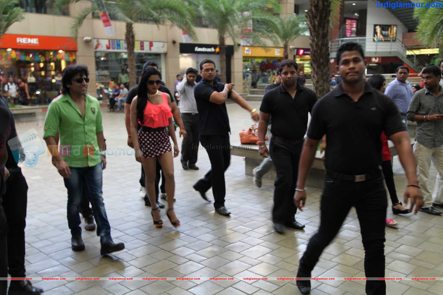 Veena Malik Rocks Kolkata The City of Joy Event hd photo
