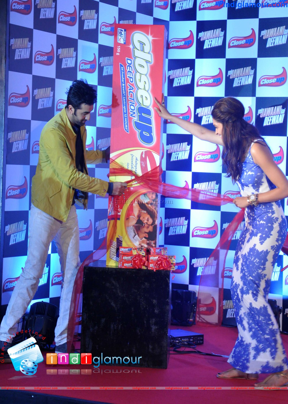 Ranbir Kapoor and Deepika Padukon LaunchesClose Up Dental Care Products Event hd photo