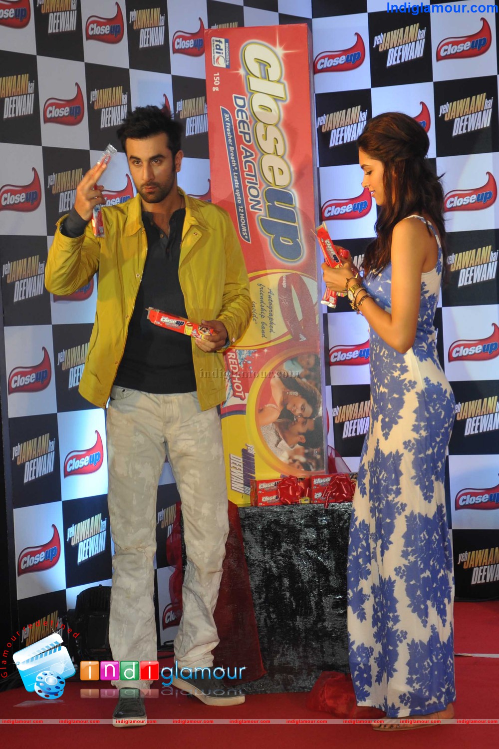 Ranbir Kapoor and Deepika Padukon LaunchesClose Up Dental Care Products Event hd photo