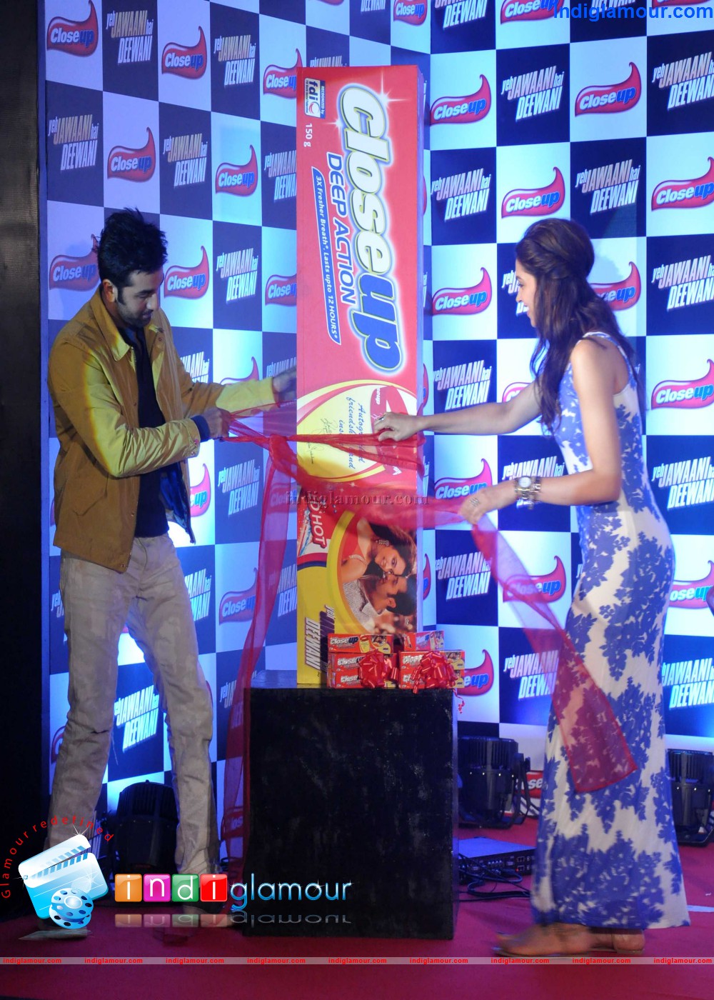 Ranbir Kapoor and Deepika Padukon LaunchesClose Up Dental Care Products Event hd photo