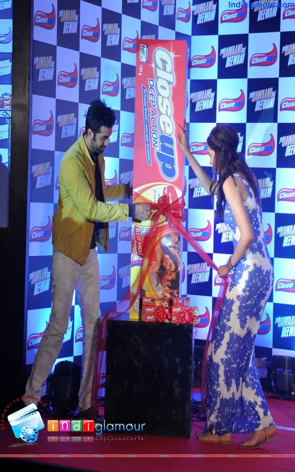 Ranbir Kapoor and Deepika Padukon LaunchesClose Up Dental Care Products Event hd photo