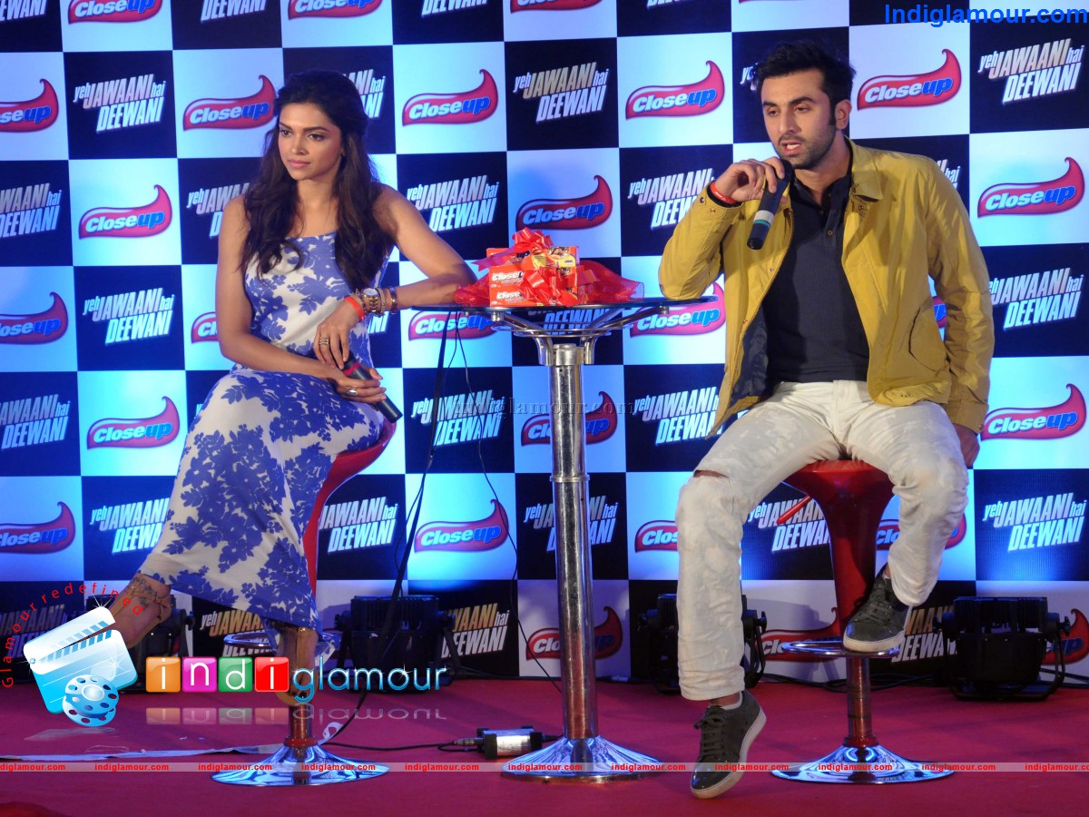 Ranbir Kapoor and Deepika Padukon LaunchesClose Up Dental Care Products Event hd photo