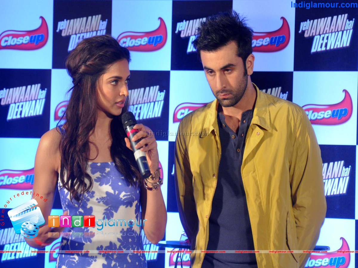 Ranbir Kapoor and Deepika Padukon LaunchesClose Up Dental Care Products Event hd photo