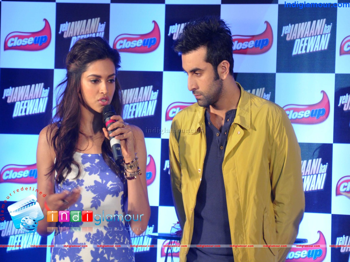 Ranbir Kapoor and Deepika Padukon LaunchesClose Up Dental Care Products Event hd photo