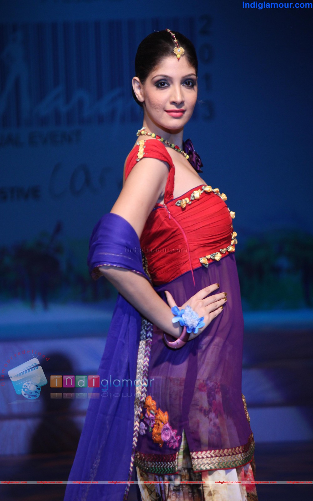Le Mark Institute of Fashion Showcased an Fashion and Exclusive Jewelery Show Event hd photo