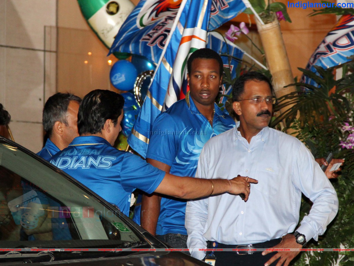 Mumbai Indians Party at Antilla Event hd photo