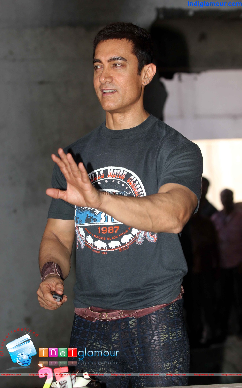 Aamir Hosted a Party for His 25 Years of Completion in Indian Cinema Event hd photo
