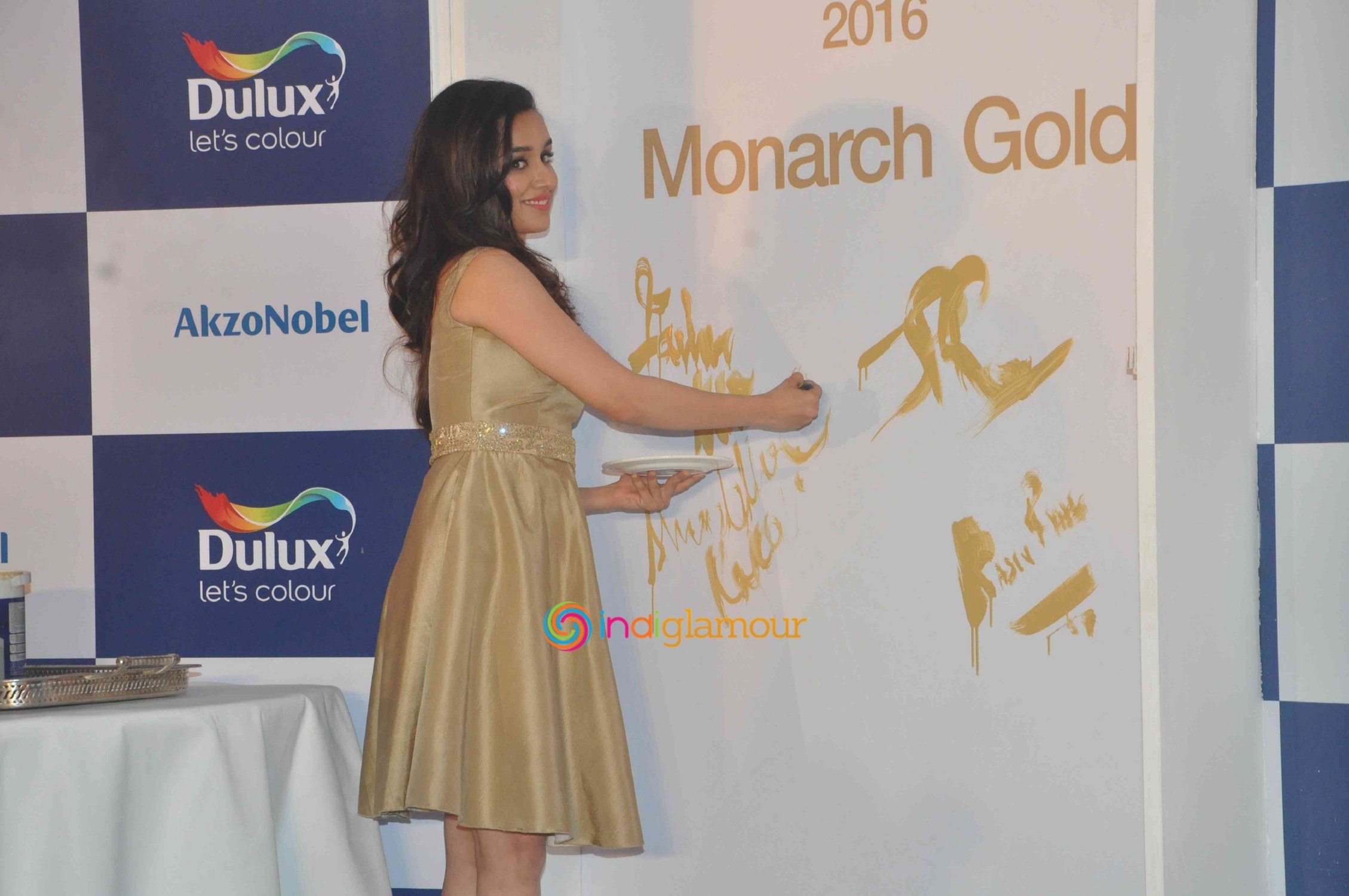 Farhan Akhtar And Shraddha Kapoor At The Launch Of Dulux's Colour Of The Year 2016 Event hd photo