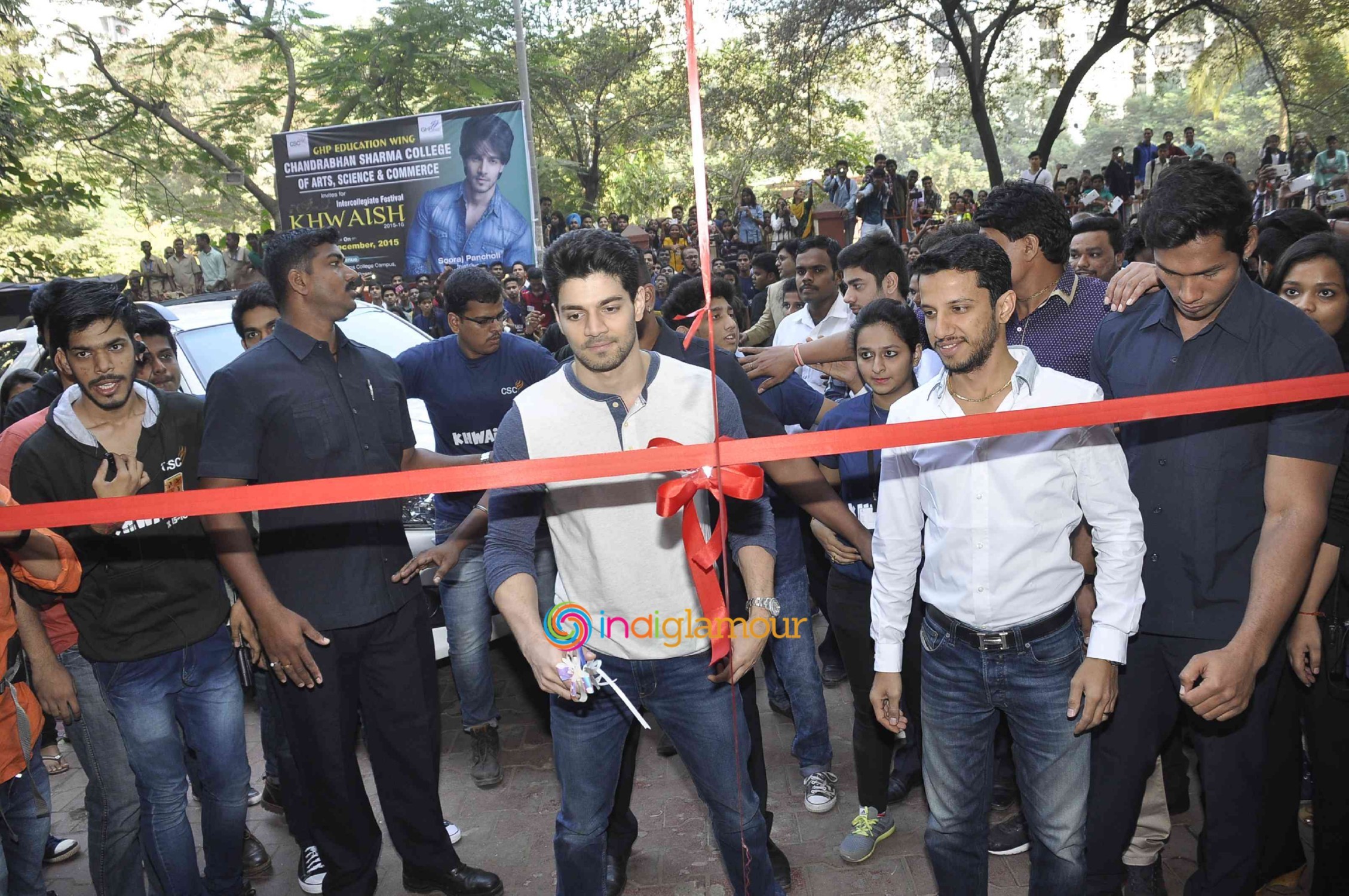 Sooraj Pancholi Attend College Festival Event hd photo