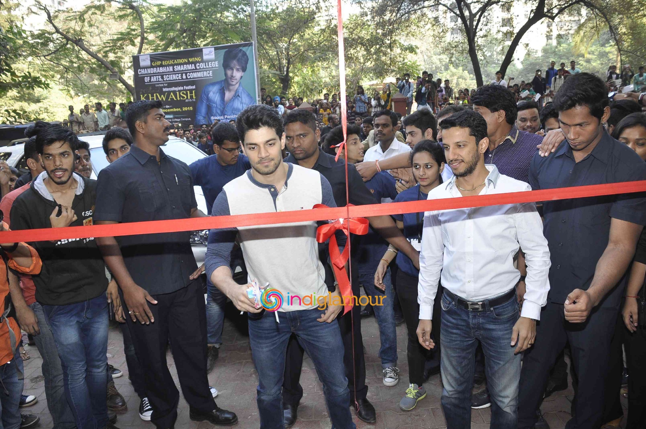 Sooraj Pancholi Attend College Festival Event hd photo