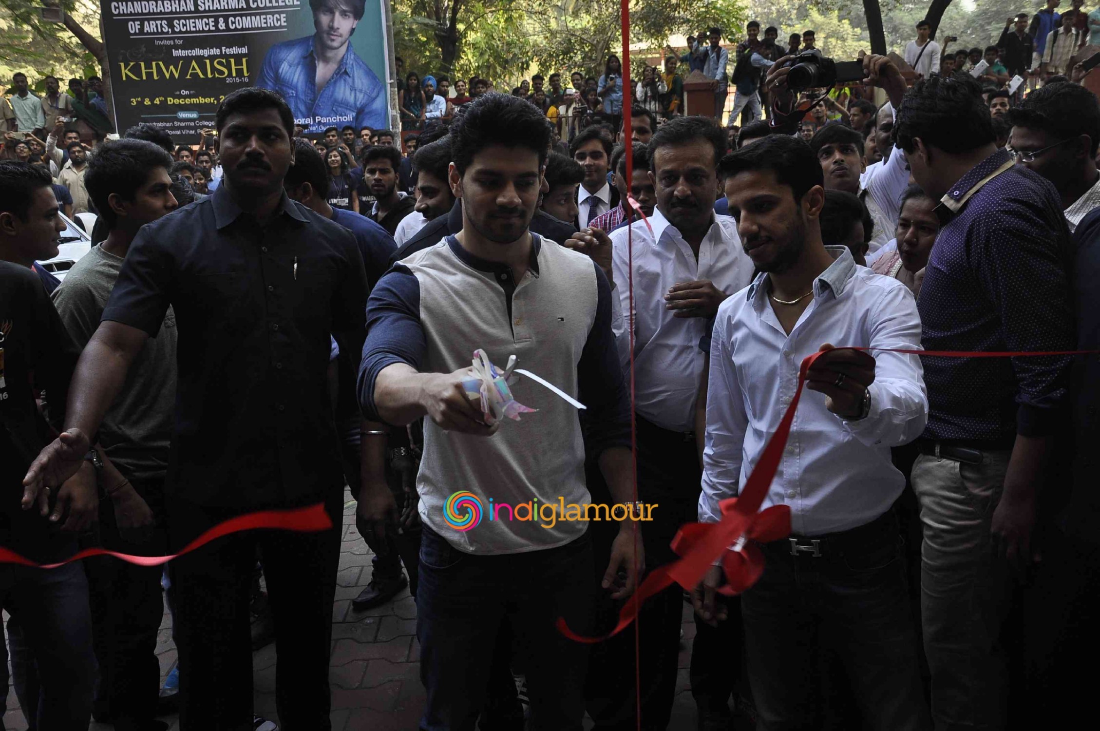 Sooraj Pancholi Attend College Festival Event hd photo