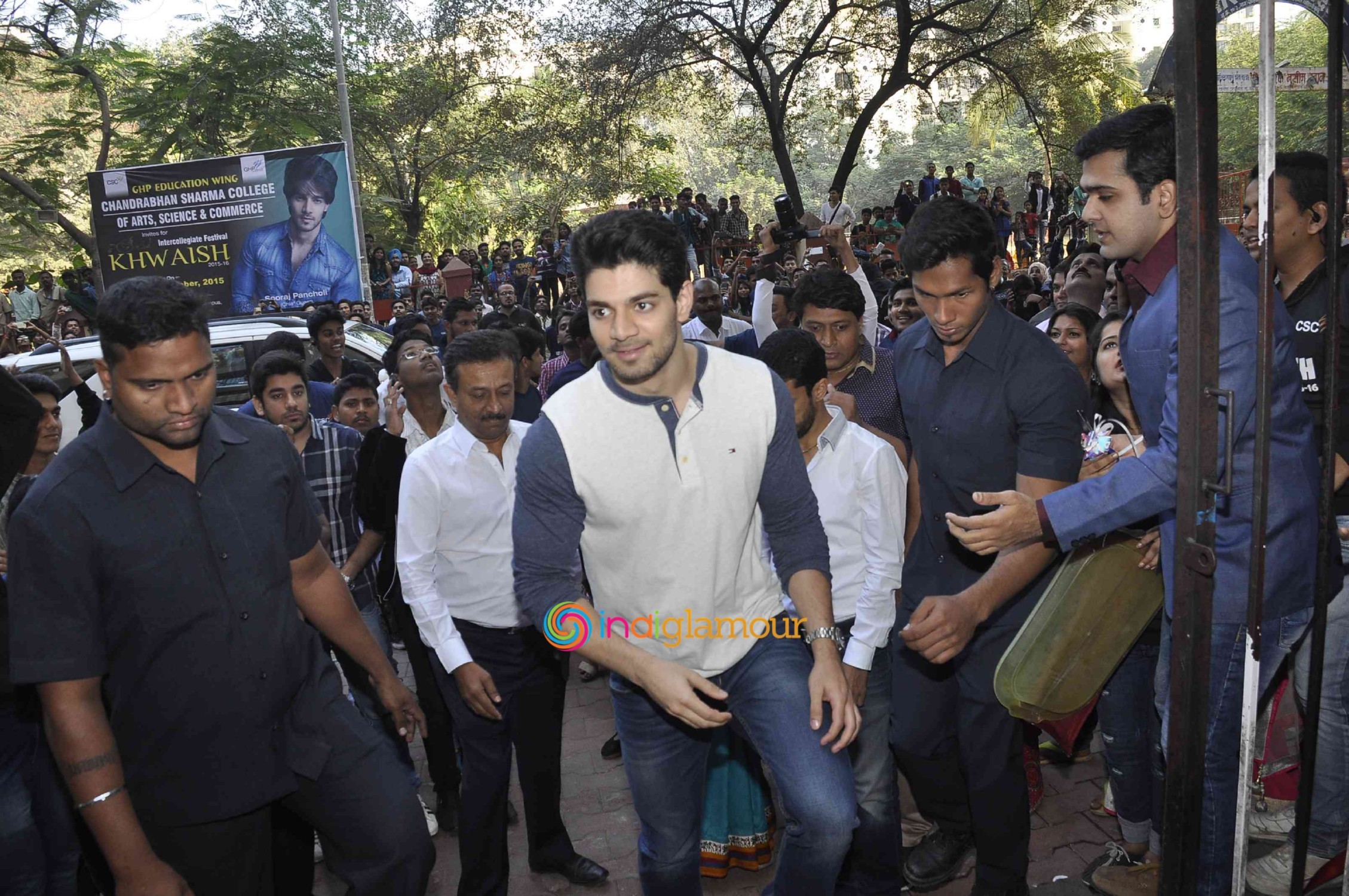 Sooraj Pancholi Attend College Festival Event hd photo
