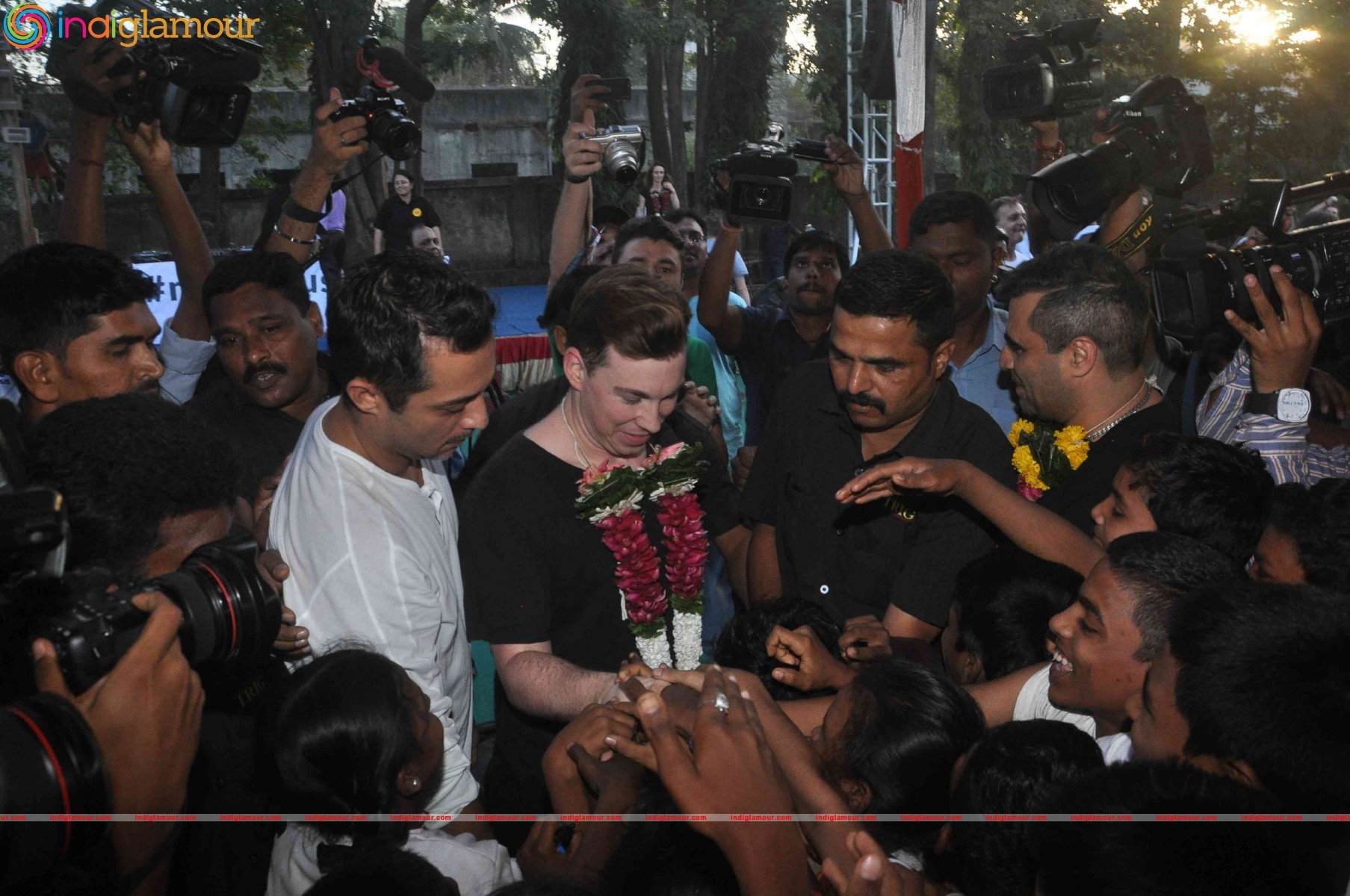 DJ Hardwell visits Magic Bus Foundation Event hd photo