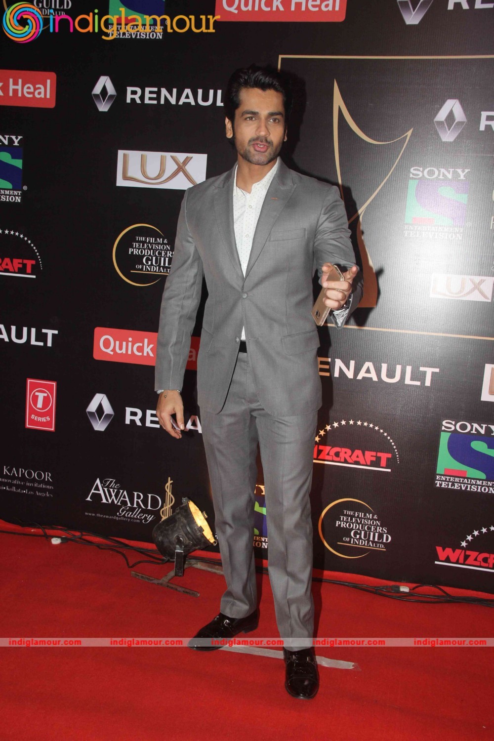 Red Carpet Pictures of Renault Sony Guild Film Award 2015 Event Photos Event hd photo