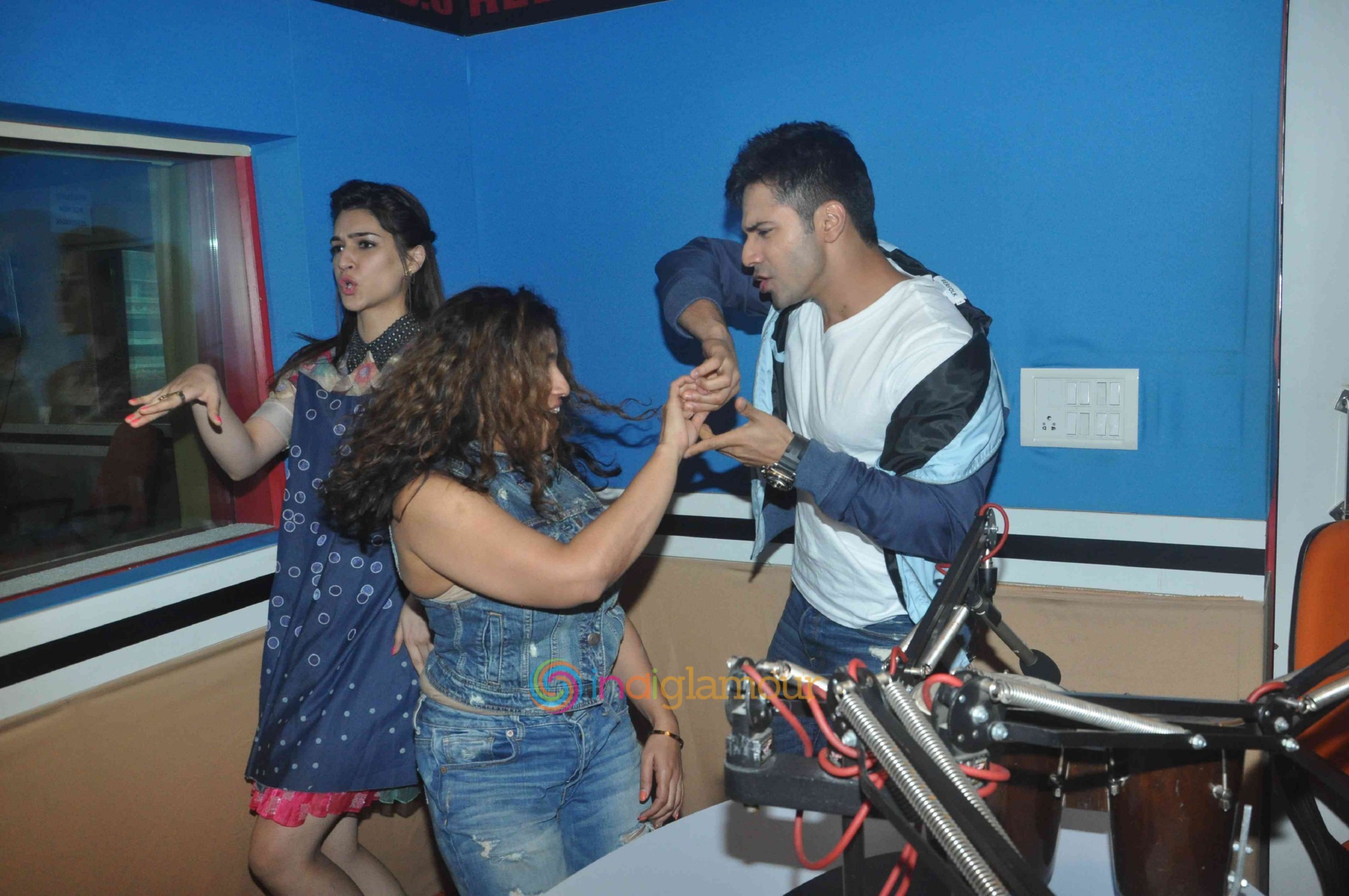 Promotion of Dilwale at Radio Red FM Event hd photo