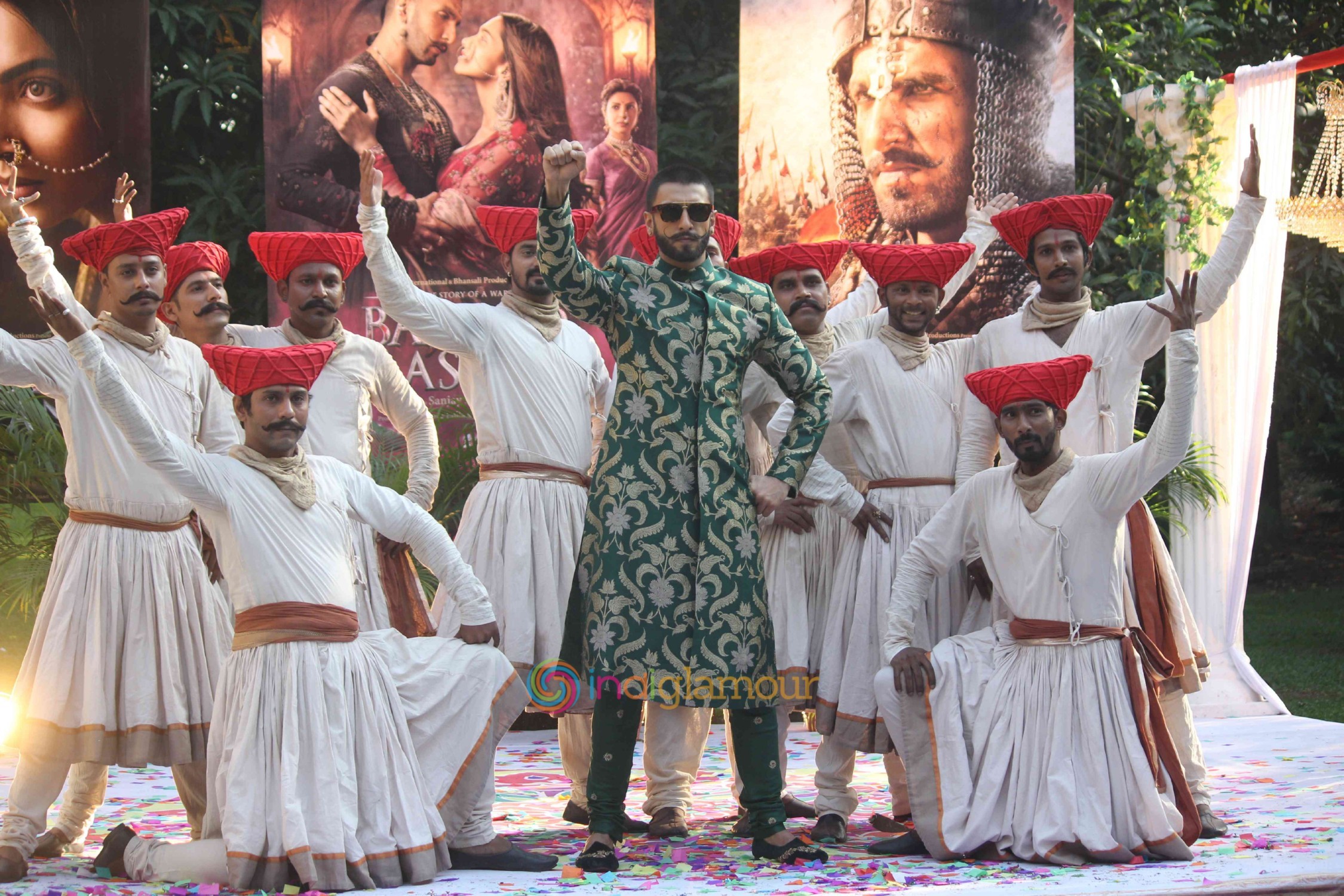 Ranveer Singh and Deepika Padukone on the set of Swaragini Promoting Bajirao Mastani Event hd photo