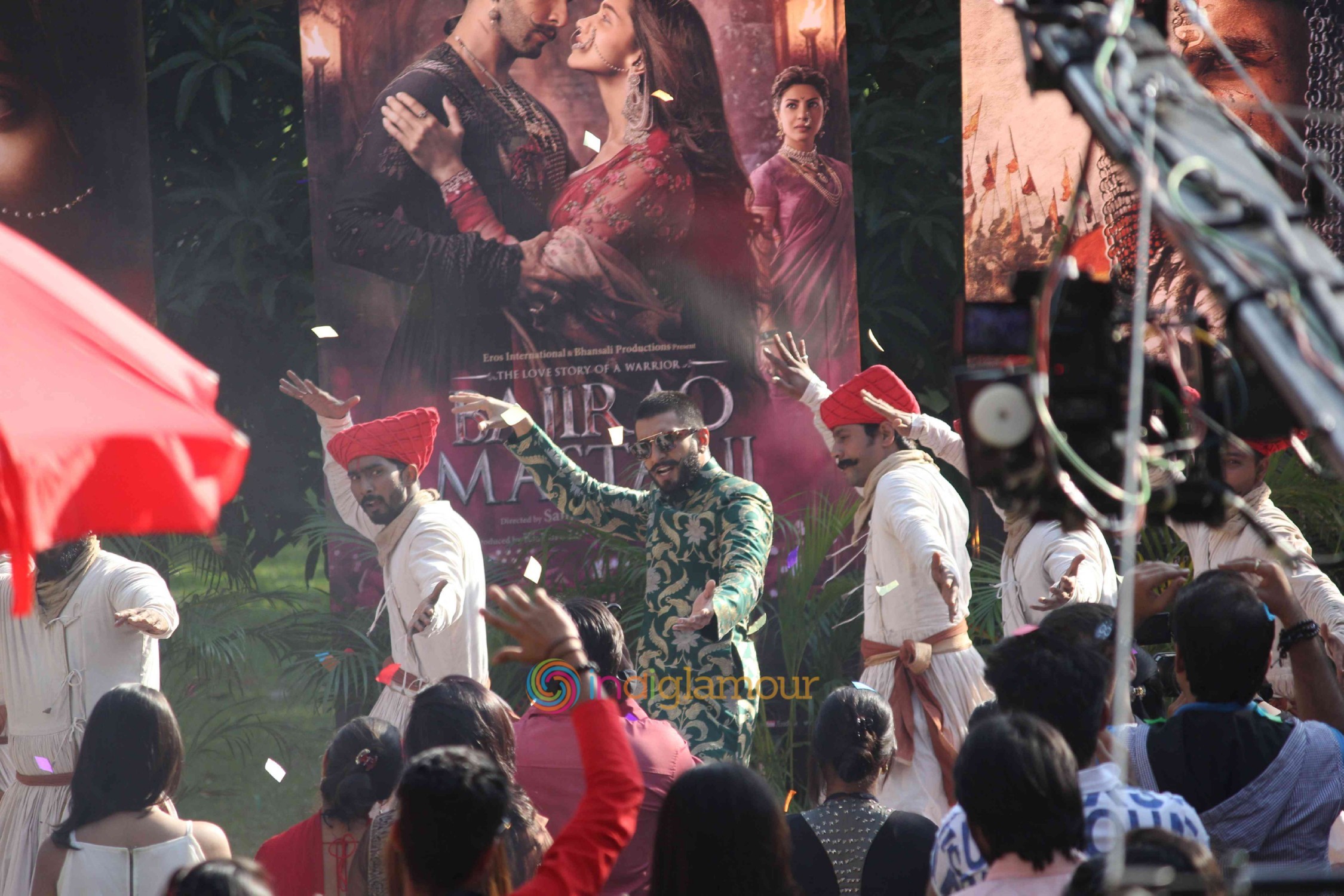 Ranveer Singh and Deepika Padukone on the set of Swaragini Promoting Bajirao Mastani Event hd photo