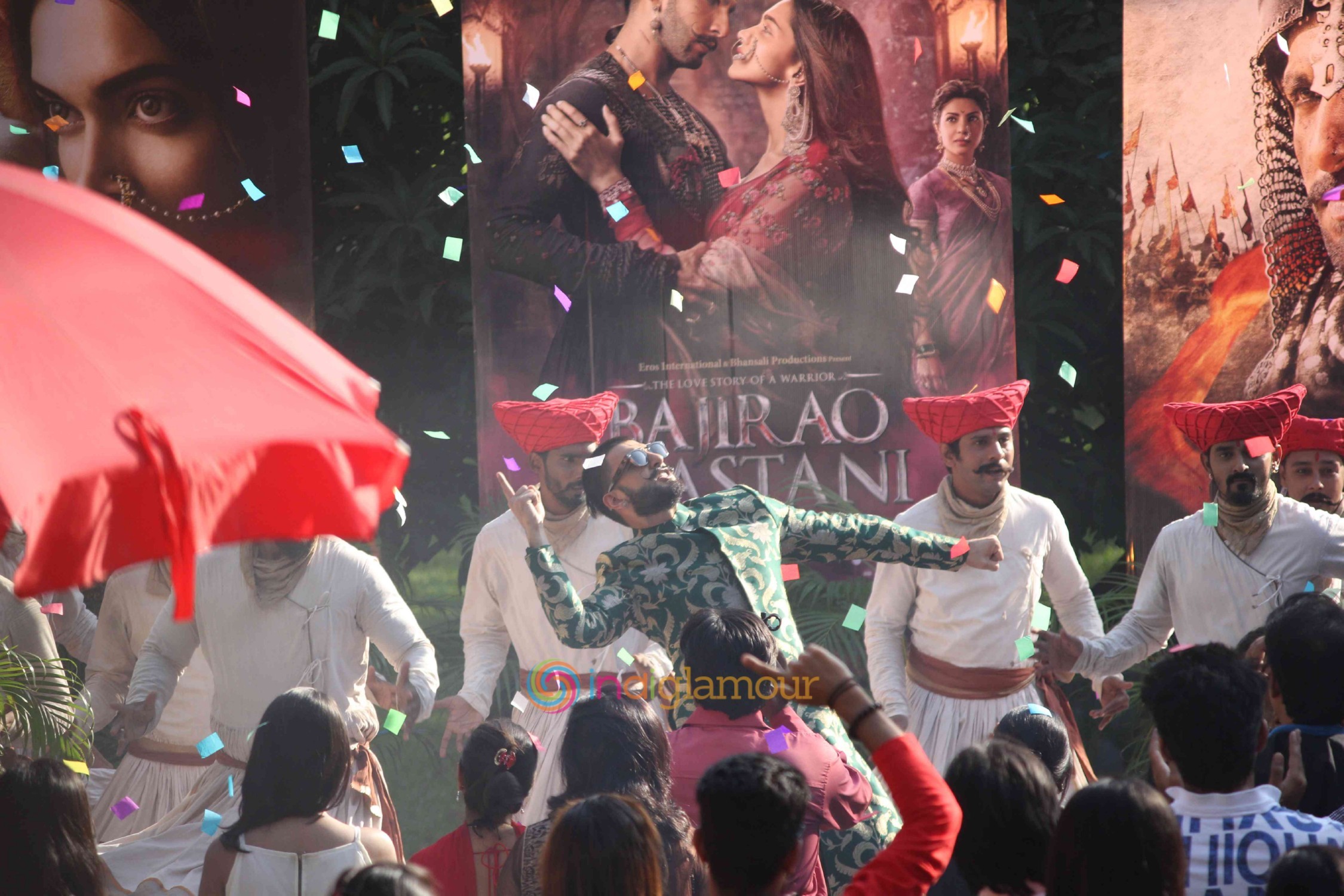 Ranveer Singh and Deepika Padukone on the set of Swaragini Promoting Bajirao Mastani Event hd photo