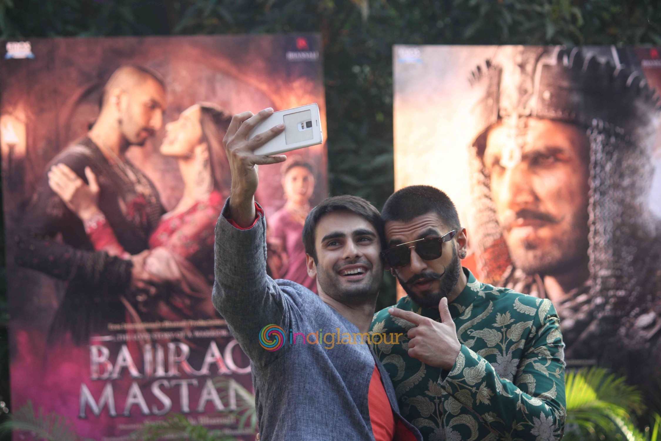 Ranveer Singh and Deepika Padukone on the set of Swaragini Promoting Bajirao Mastani Event hd photo