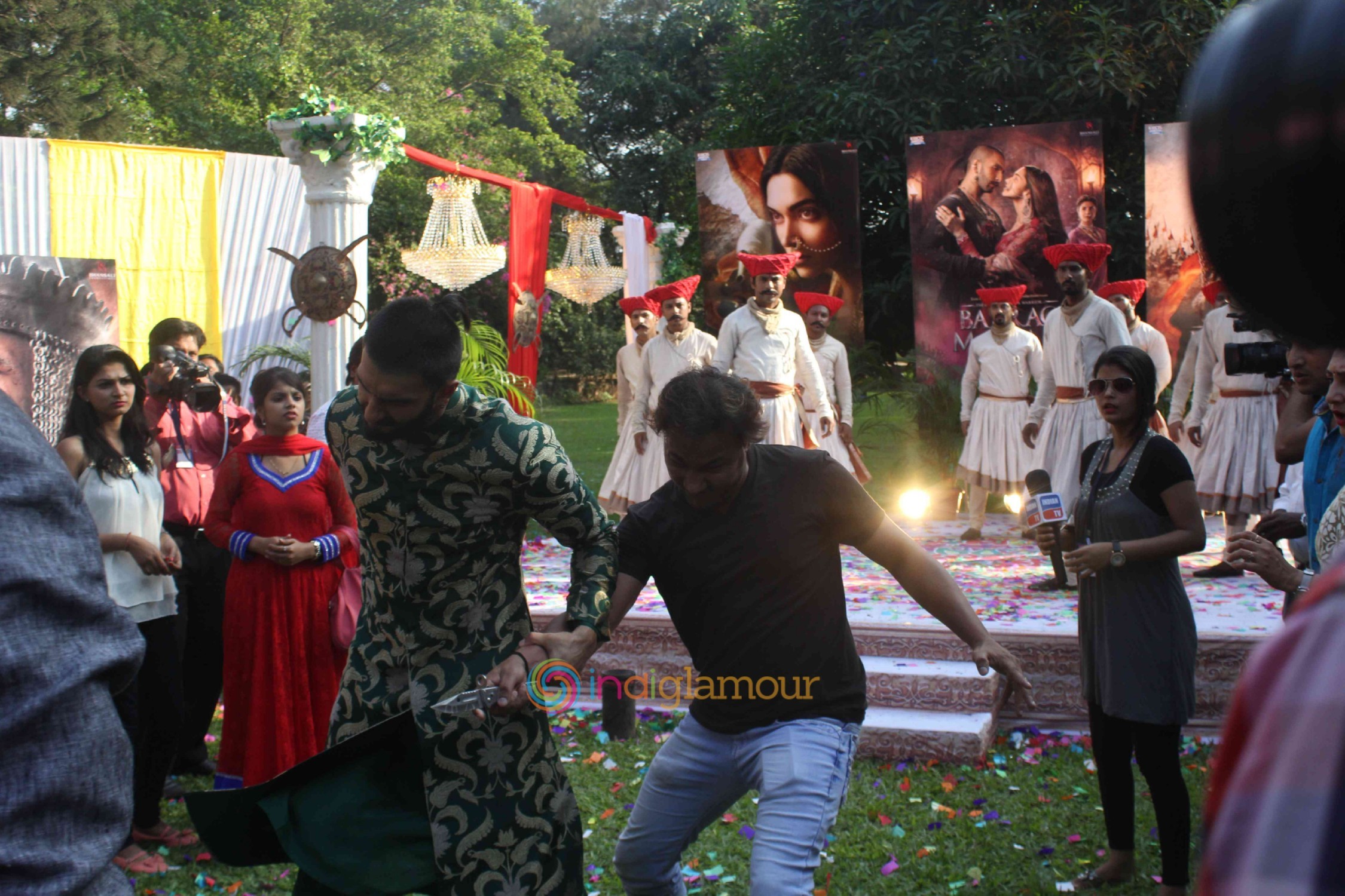 Ranveer Singh and Deepika Padukone on the set of Swaragini Promoting Bajirao Mastani Event hd photo