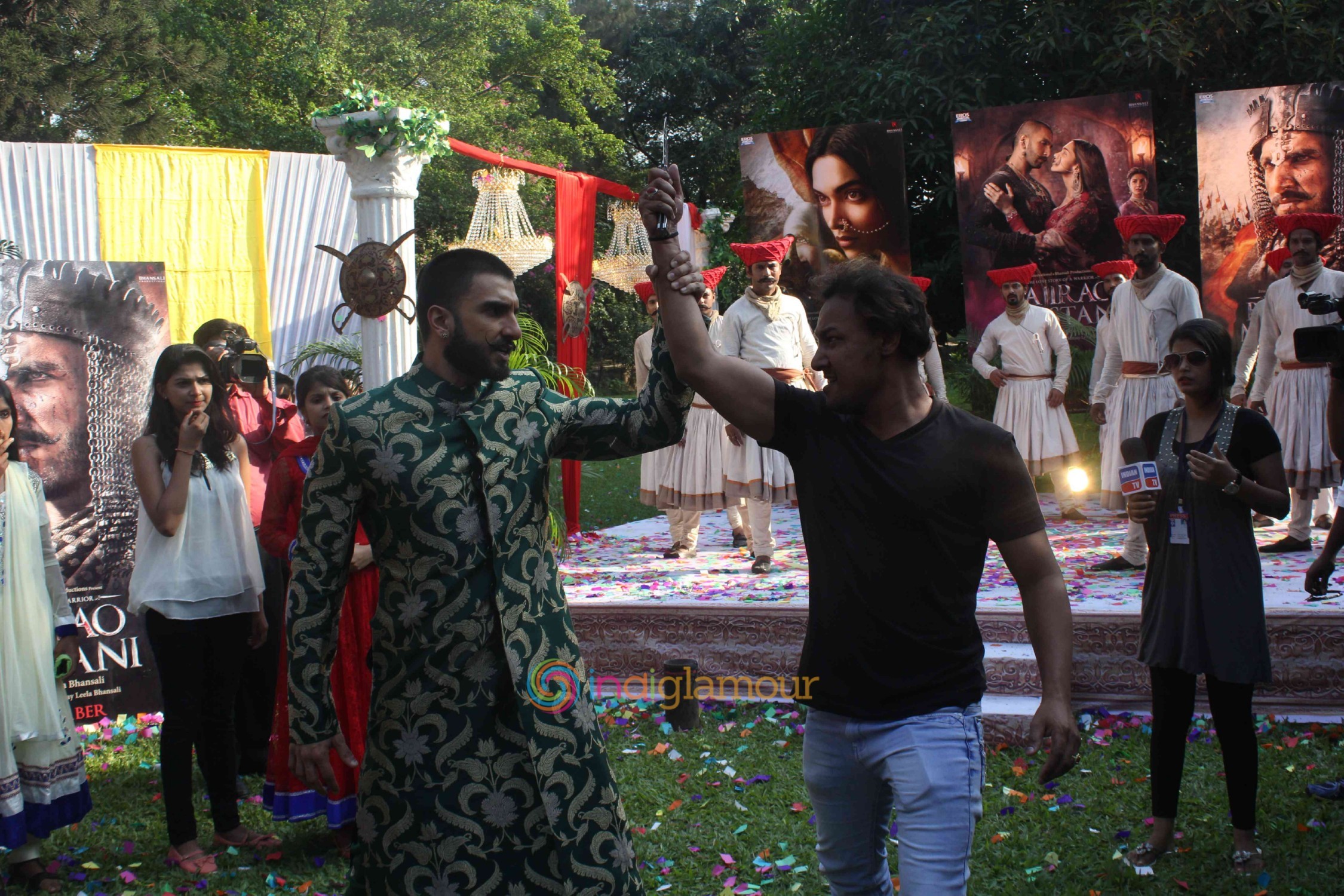 Ranveer Singh and Deepika Padukone on the set of Swaragini Promoting Bajirao Mastani Event hd photo