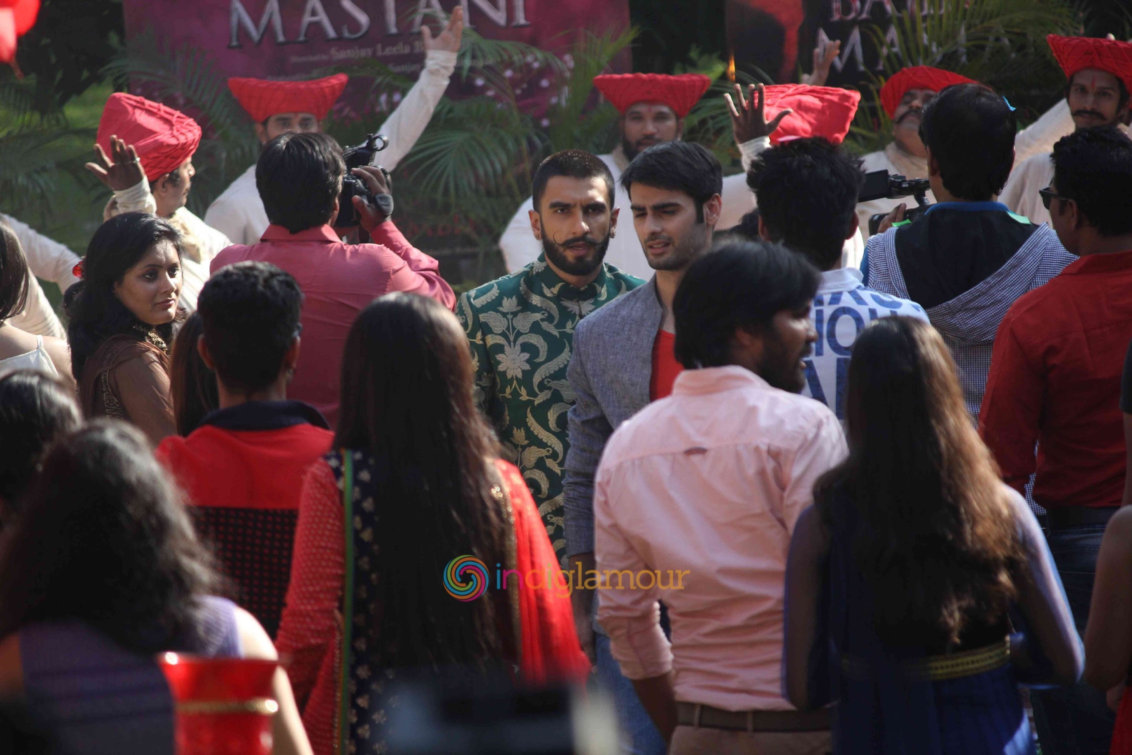 Ranveer Singh and Deepika Padukone on the set of Swaragini Promoting Bajirao Mastani Event hd photo