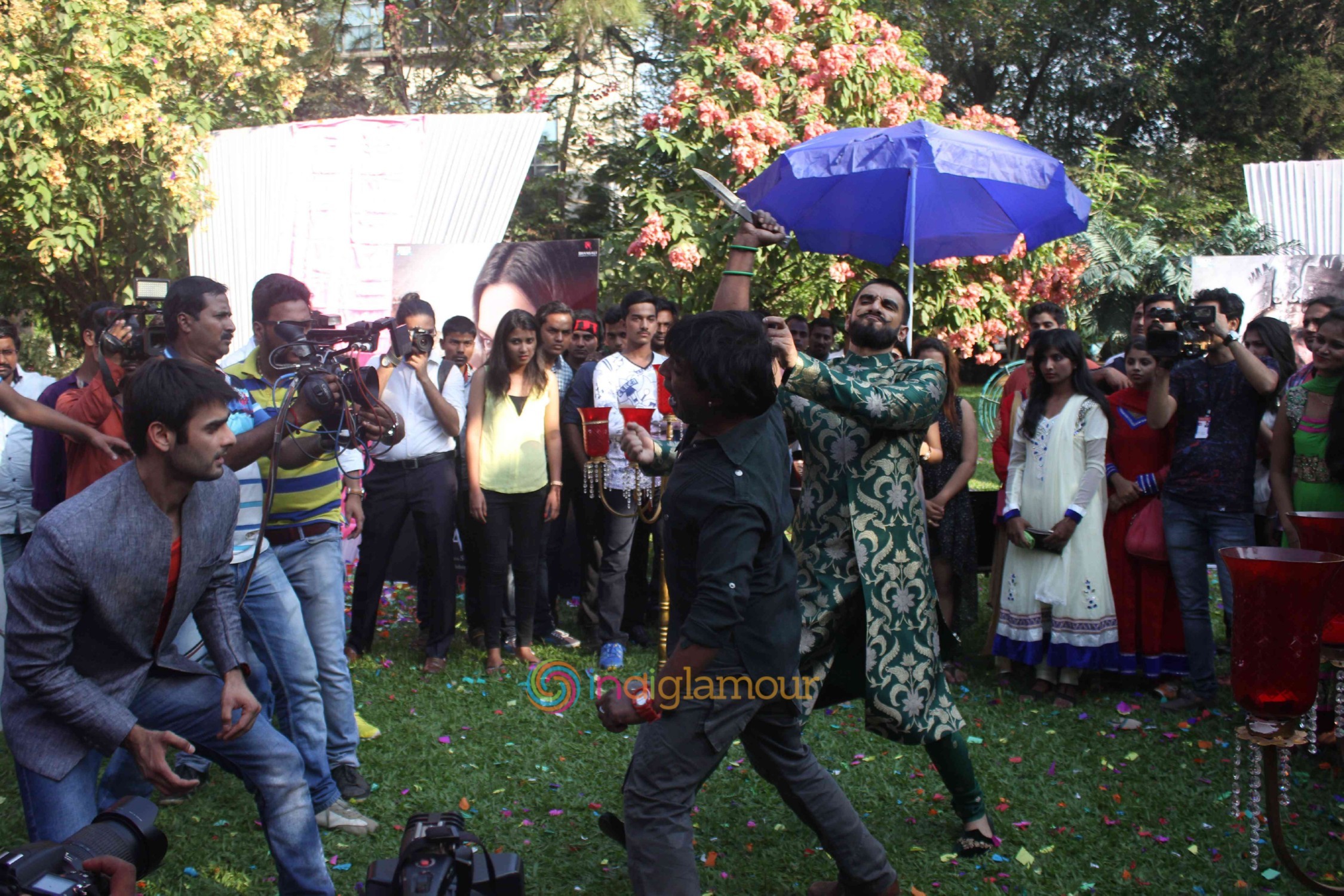 Ranveer Singh and Deepika Padukone on the set of Swaragini Promoting Bajirao Mastani Event hd photo