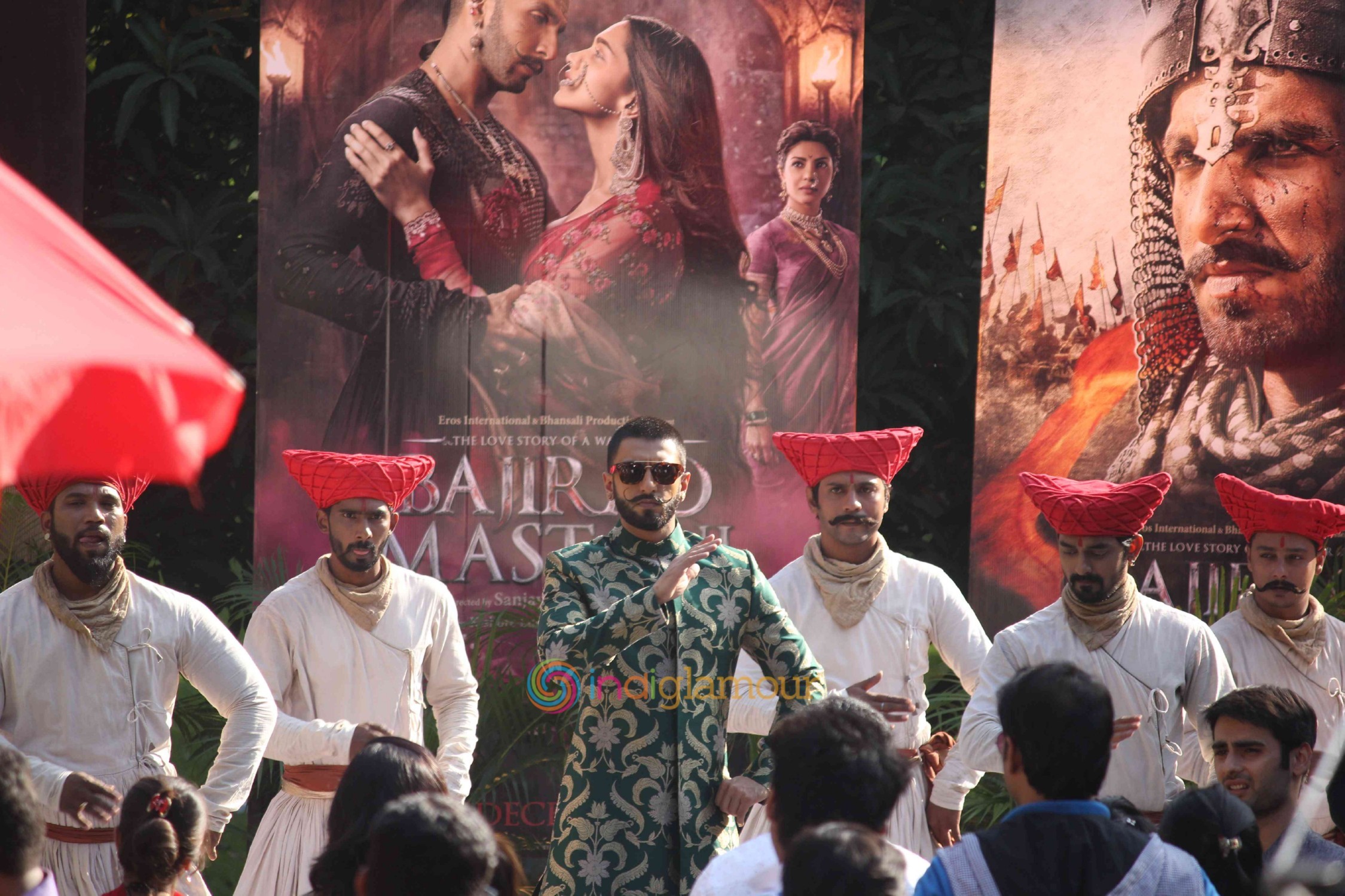 Ranveer Singh and Deepika Padukone on the set of Swaragini Promoting Bajirao Mastani Event hd photo