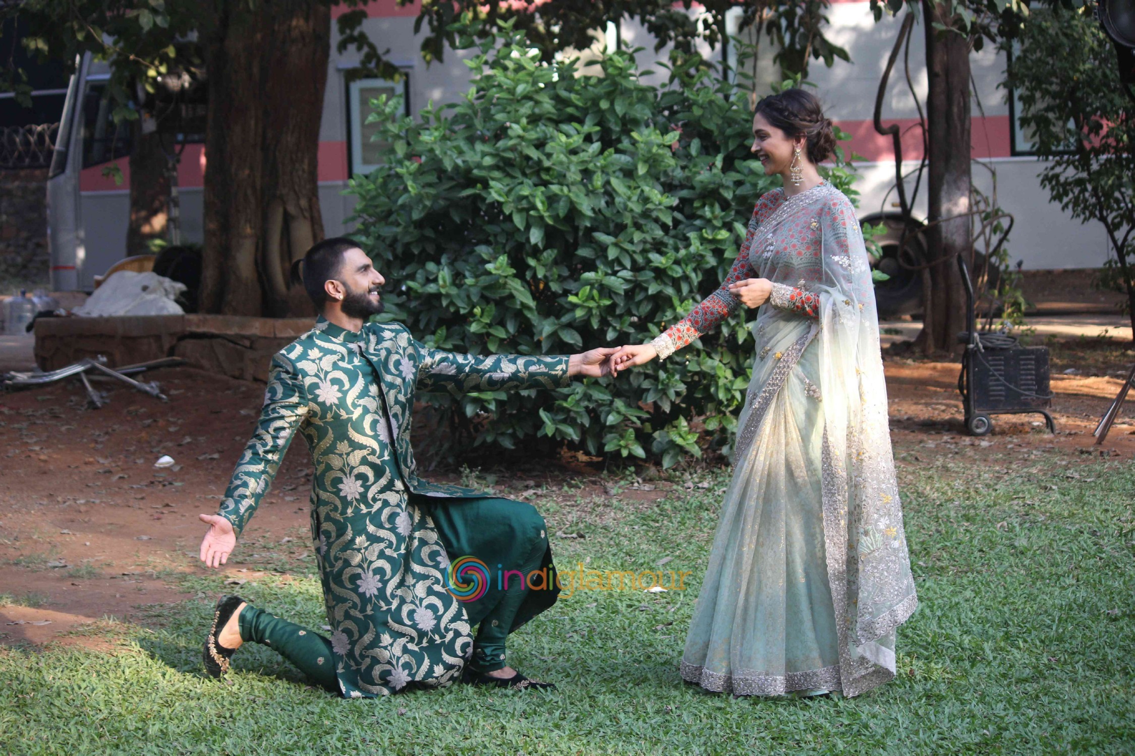 Ranveer Singh and Deepika Padukone on the set of Swaragini Promoting Bajirao Mastani Event hd photo