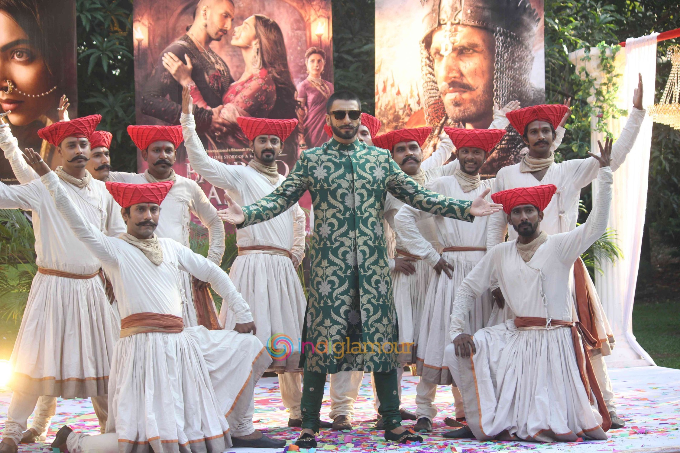 Ranveer Singh and Deepika Padukone on the set of Swaragini Promoting Bajirao Mastani Event hd photo