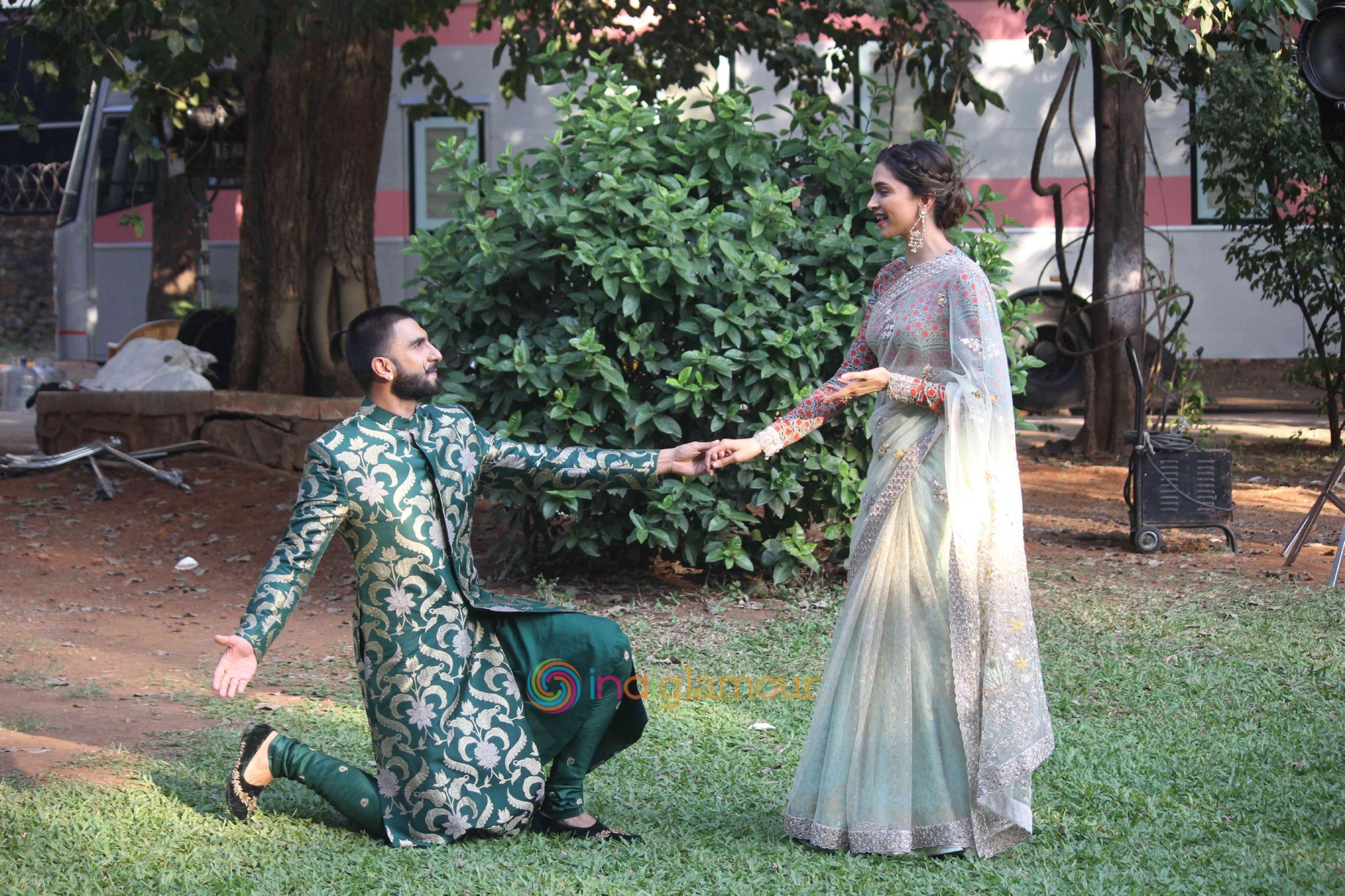 Ranveer Singh and Deepika Padukone on the set of Swaragini Promoting Bajirao Mastani Event hd photo