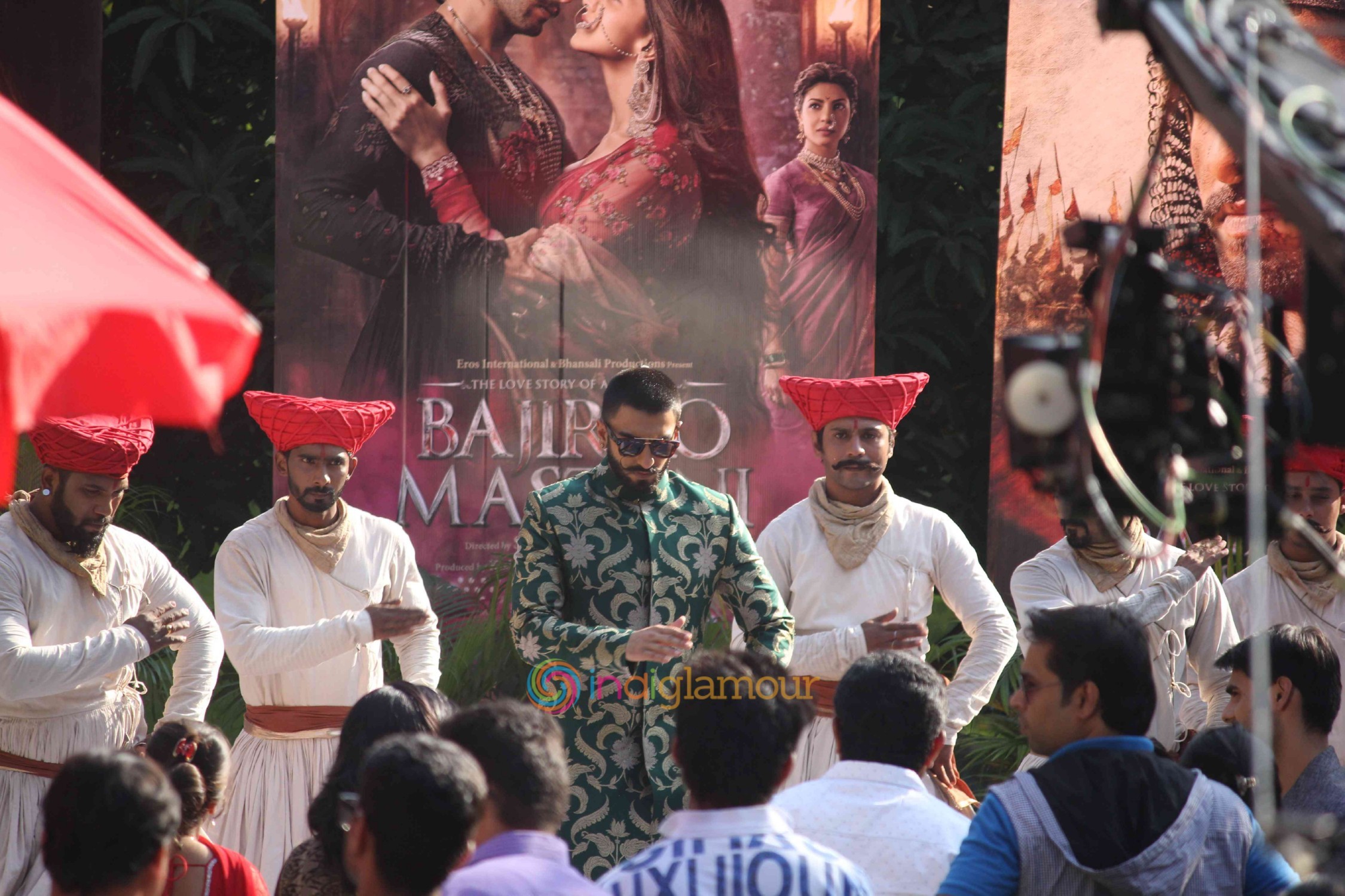 Ranveer Singh and Deepika Padukone on the set of Swaragini Promoting Bajirao Mastani Event hd photo