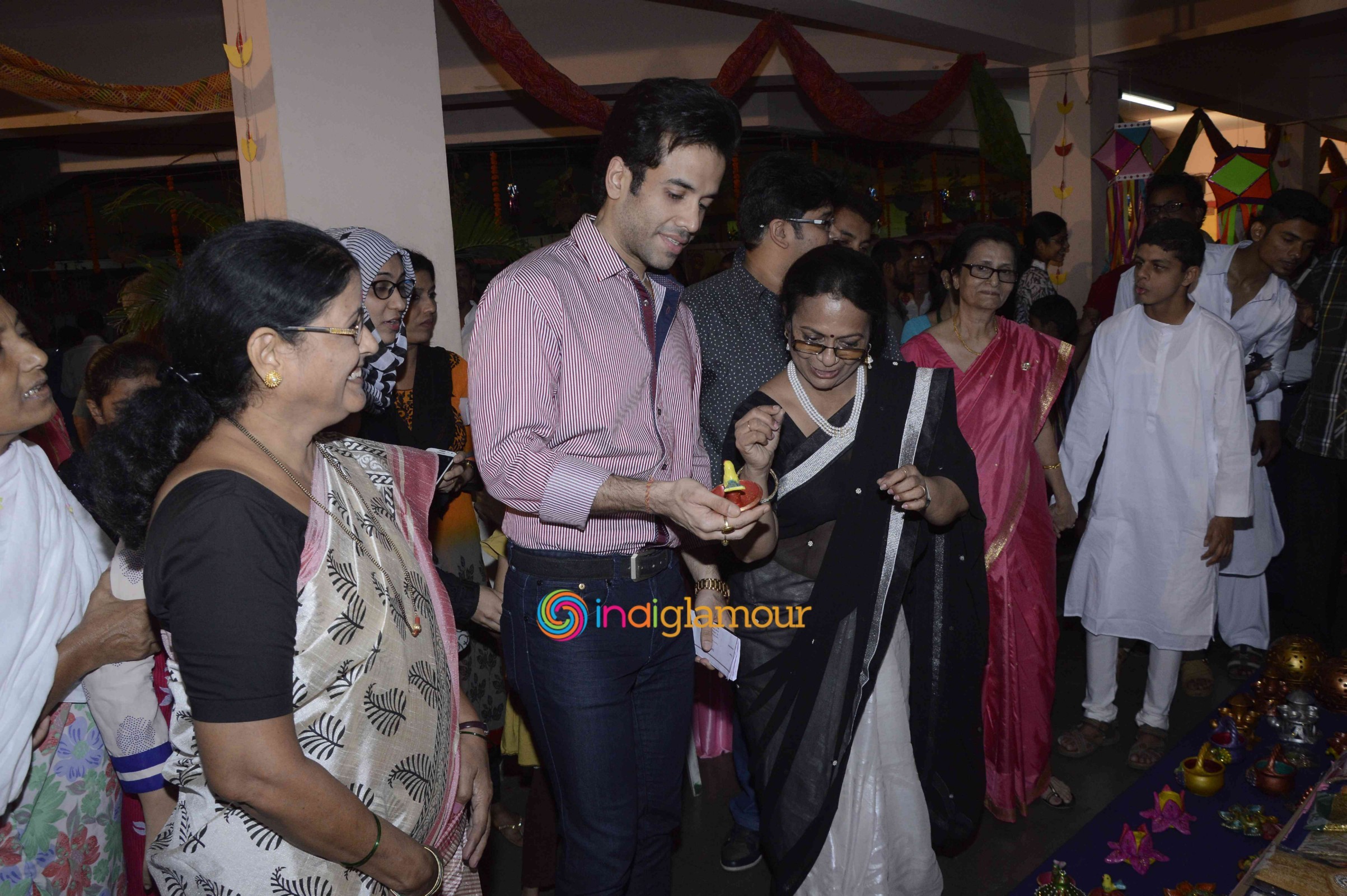 Tusshar Kapoor Inaugurates Exhibition of Handicrafts by Disabled Children Event hd photo