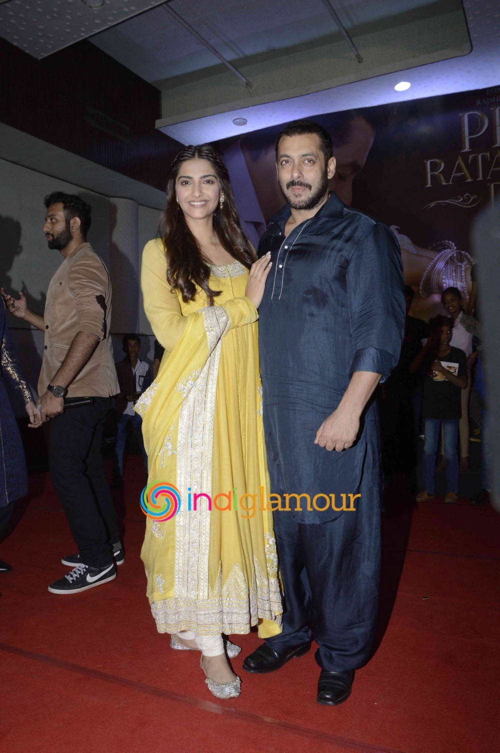 Team of Prem Ratan Dhan Payo Celebrates Diwali with Dharavi Rocks Band Event hd photo