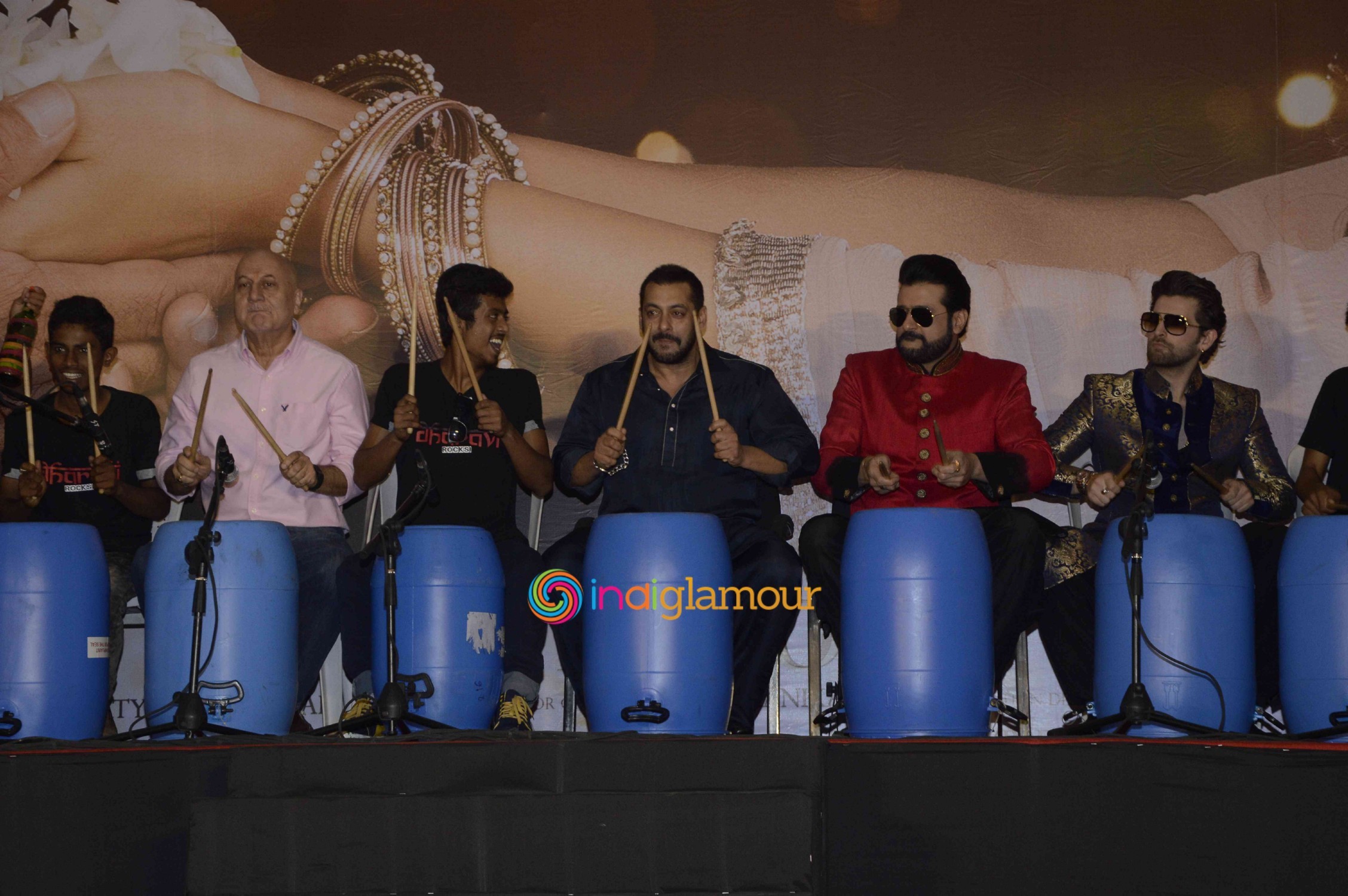 Team of Prem Ratan Dhan Payo Celebrates Diwali with Dharavi Rocks Band Event hd photo