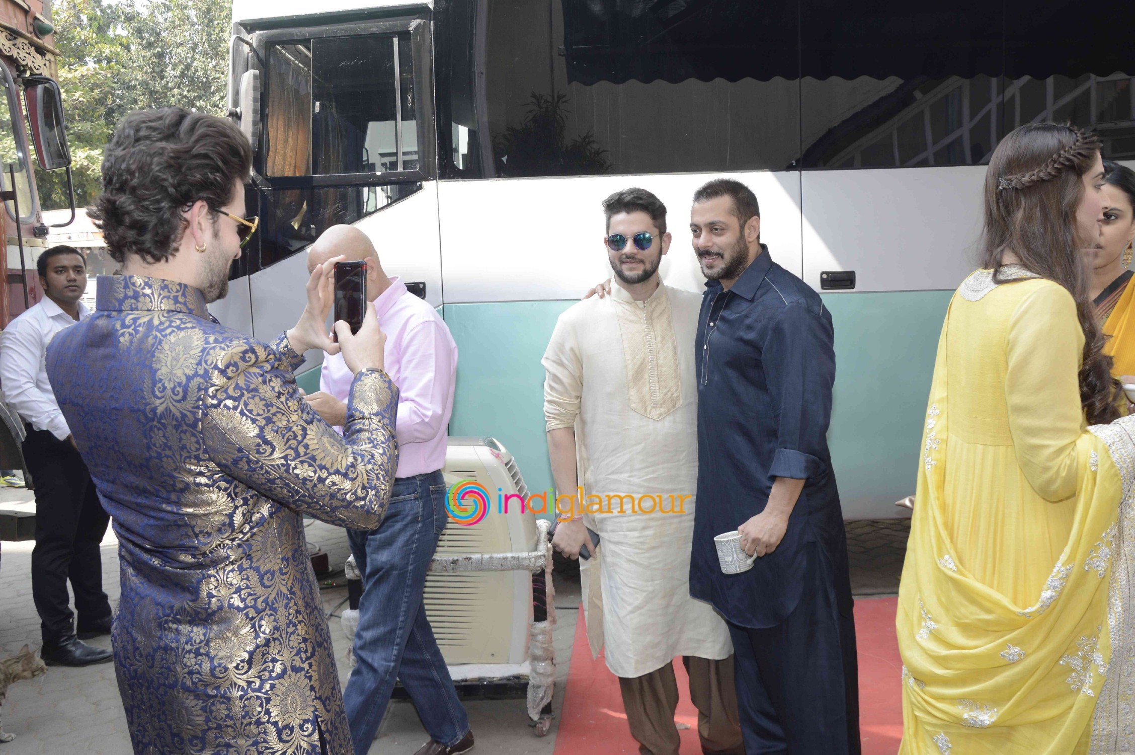 Team of Prem Ratan Dhan Payo Celebrates Diwali with Dharavi Rocks Band Event hd photo