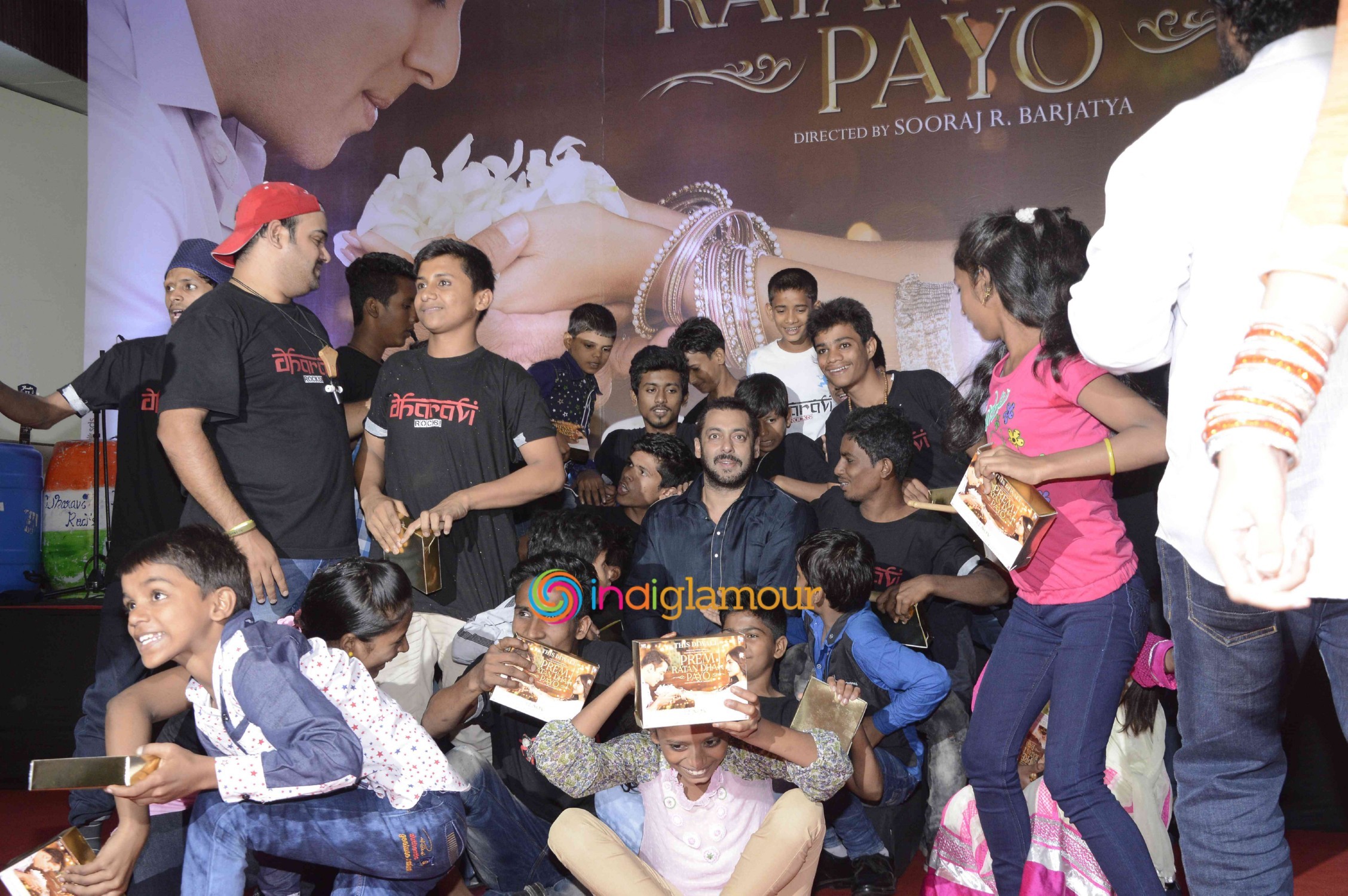 Team of Prem Ratan Dhan Payo Celebrates Diwali with Dharavi Rocks Band Event hd photo