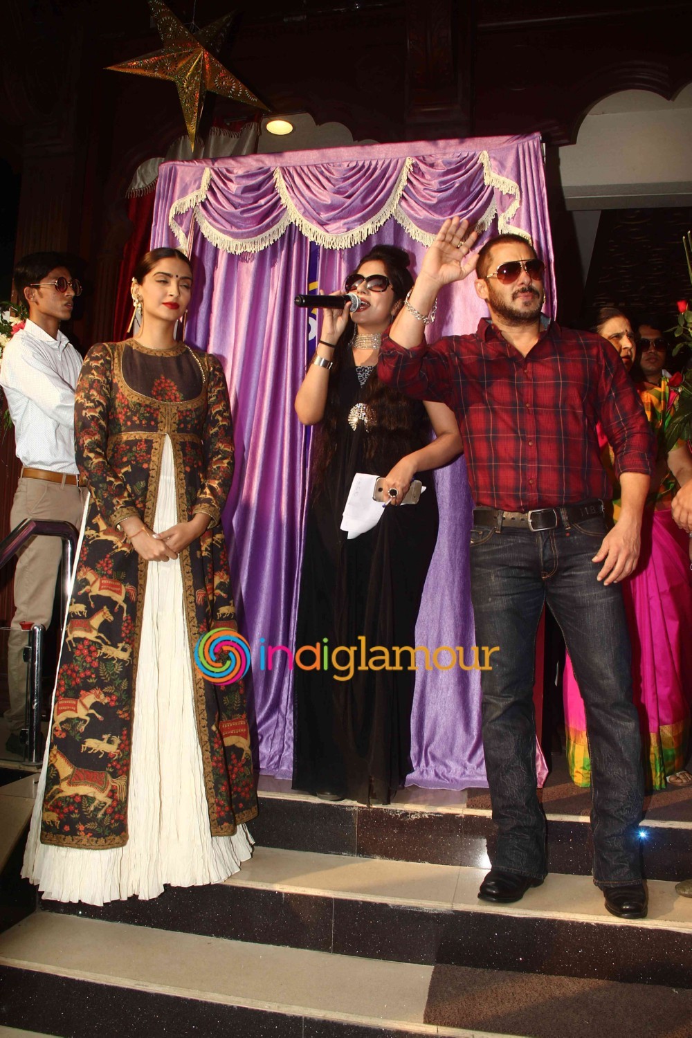 Salman Khan and Sonam Kapoor Launch PNG Jewellers Logo Parampara Achai Ki Event hd photo