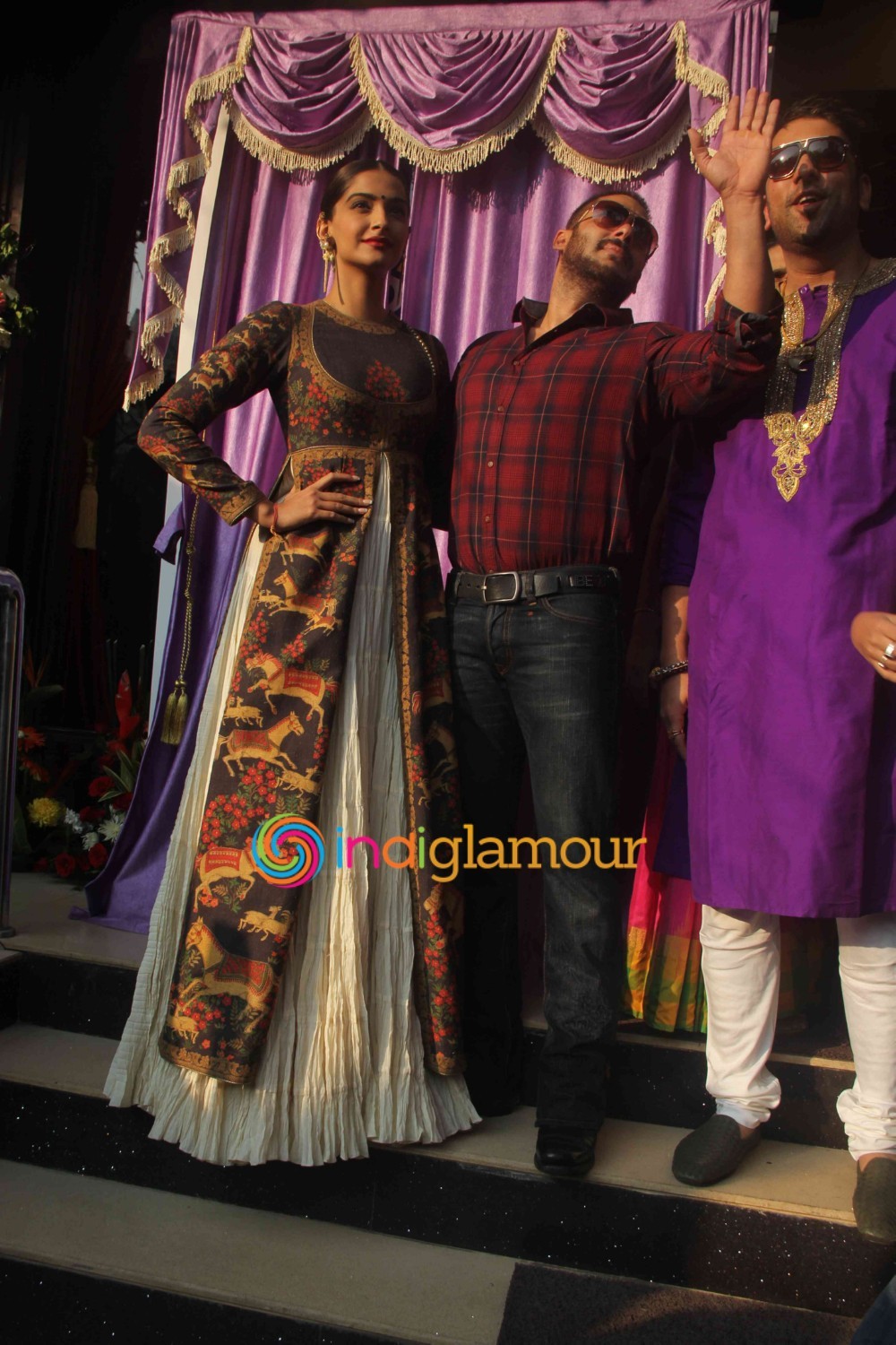 Salman Khan and Sonam Kapoor Launch PNG Jewellers Logo Parampara Achai Ki Event hd photo