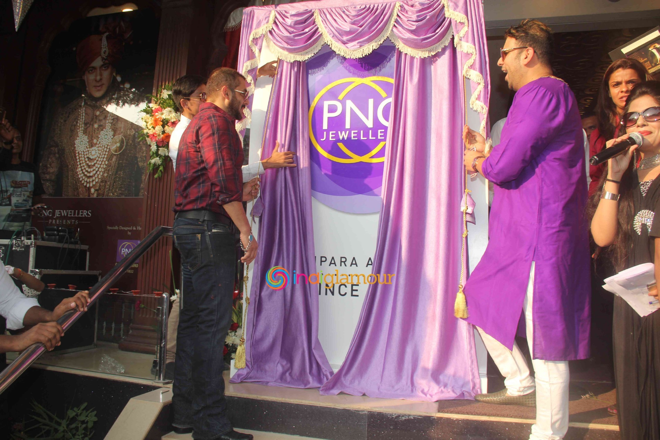 Salman Khan and Sonam Kapoor Launch PNG Jewellers Logo Parampara Achai Ki Event hd photo