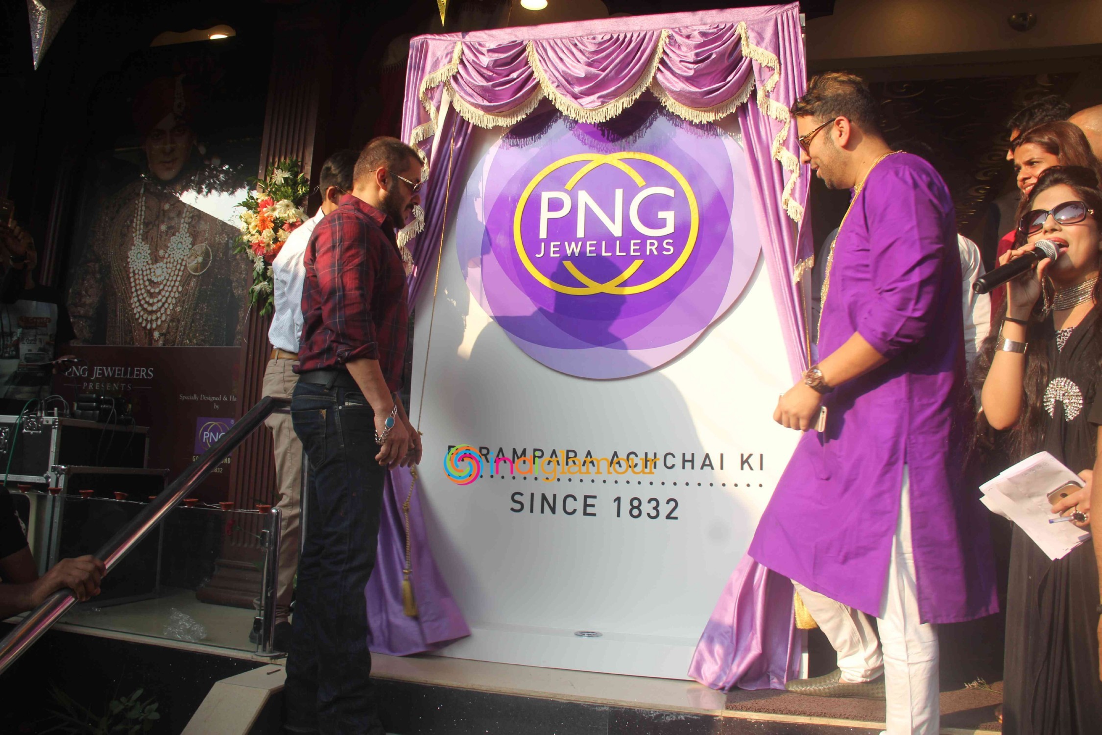 Salman Khan and Sonam Kapoor Launch PNG Jewellers Logo Parampara Achai Ki Event hd photo