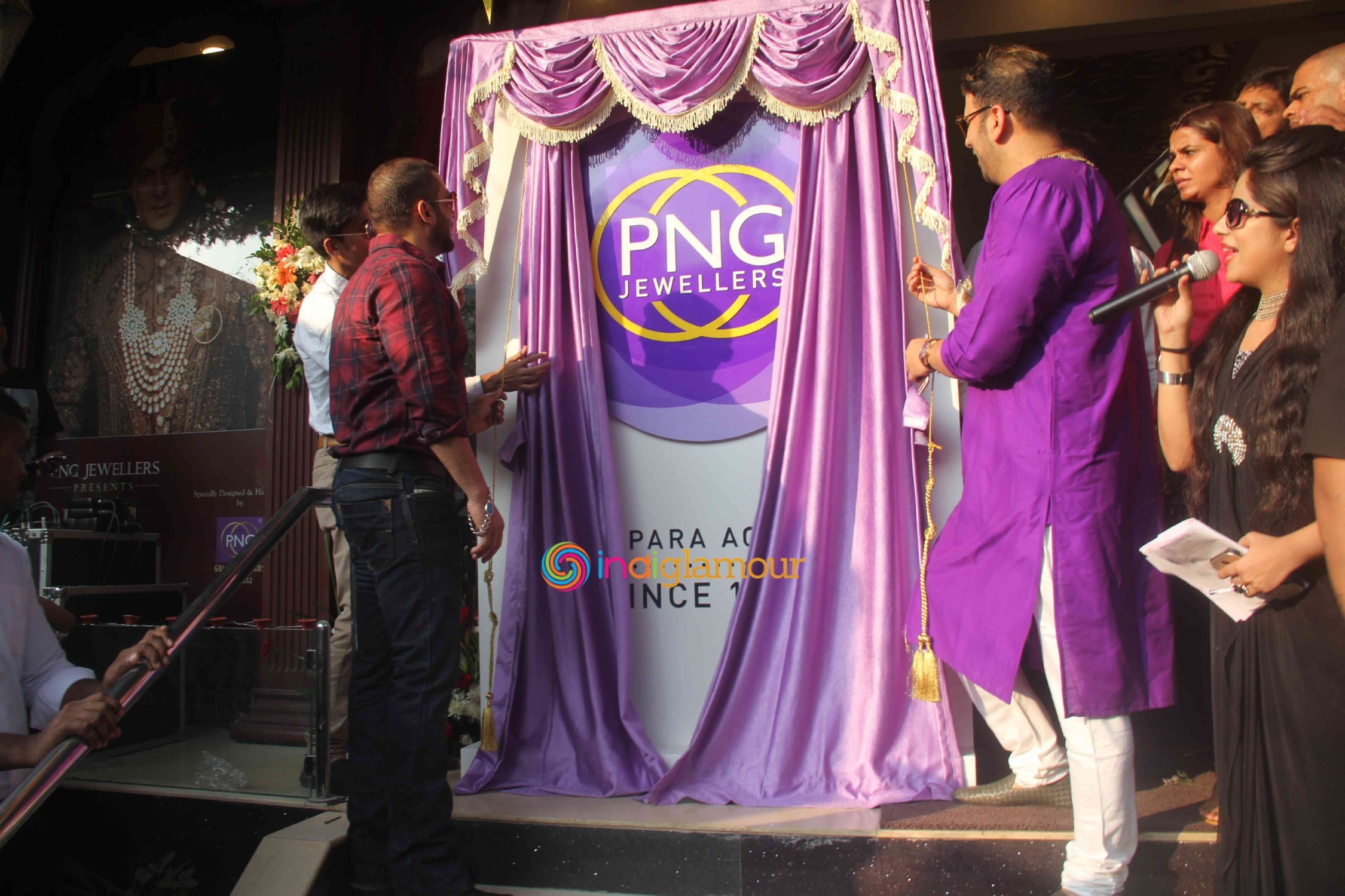 Salman Khan and Sonam Kapoor Launch PNG Jewellers Logo Parampara Achai Ki Event hd photo