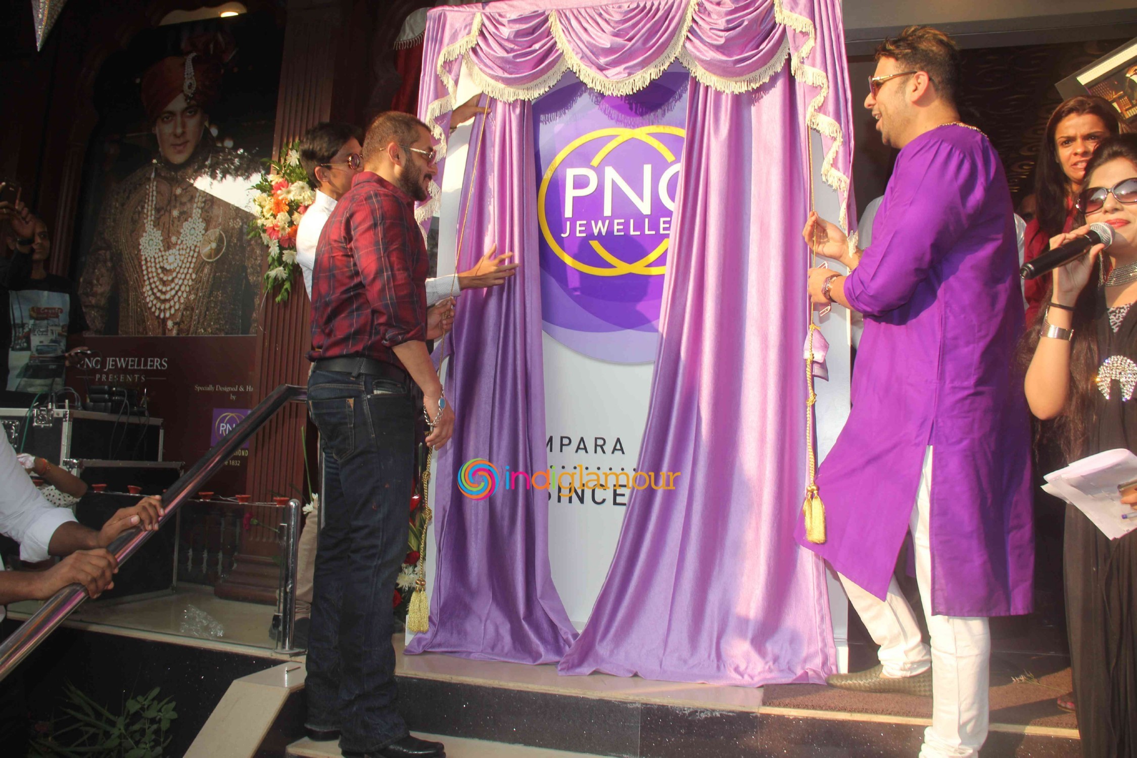 Salman Khan and Sonam Kapoor Launch PNG Jewellers Logo Parampara Achai Ki Event hd photo