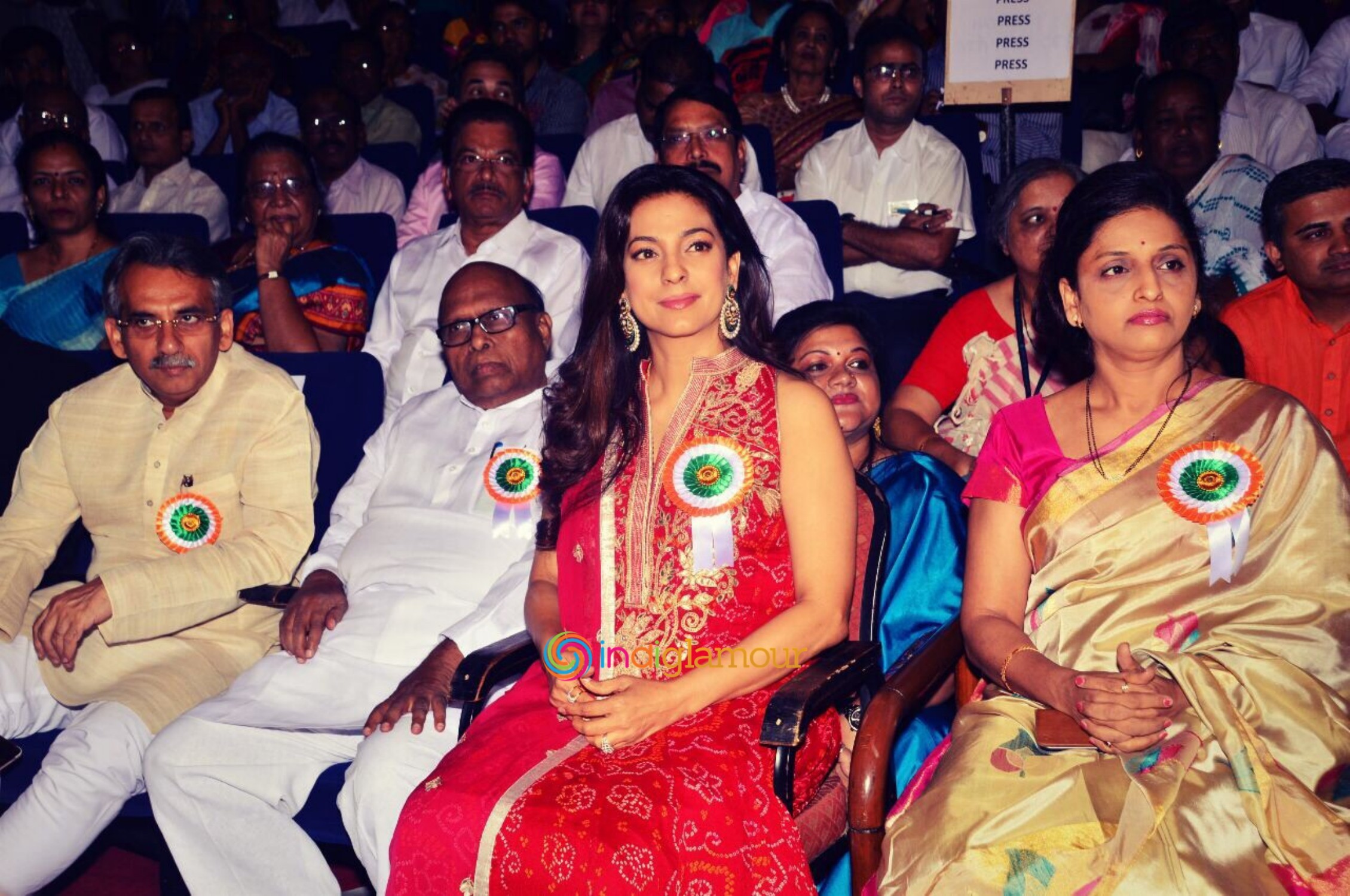 Juhi Chawla Receives The Indira Gandhi Memorial Award Event hd photo